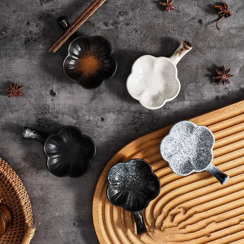 High-end Japanese Retro Plum Blossom Shape Tableware Restaurant Ceramic Sauce Dish Plate