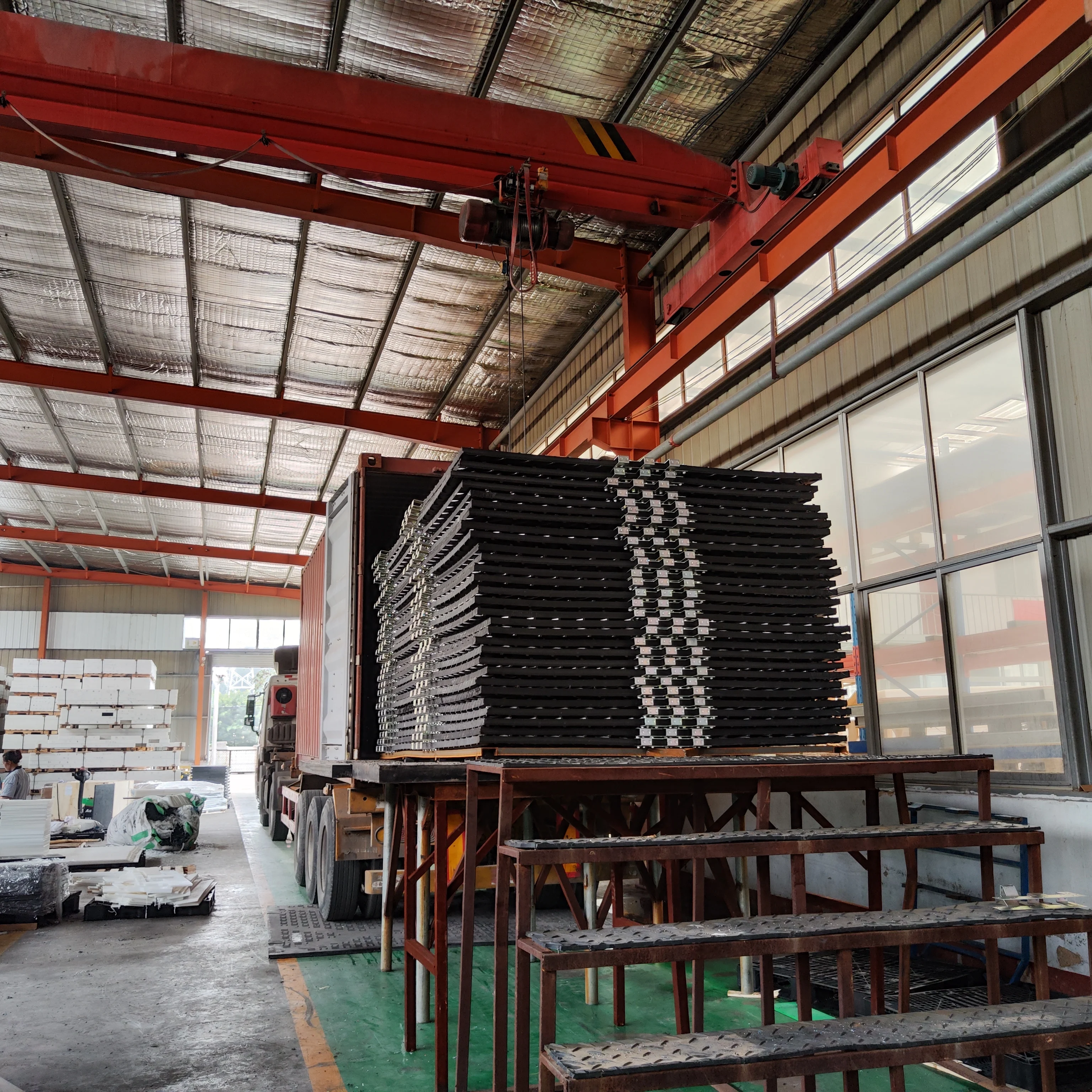 HDPE Extruded board bog mat track mat road way system durable antslip HDPE temporary road mats