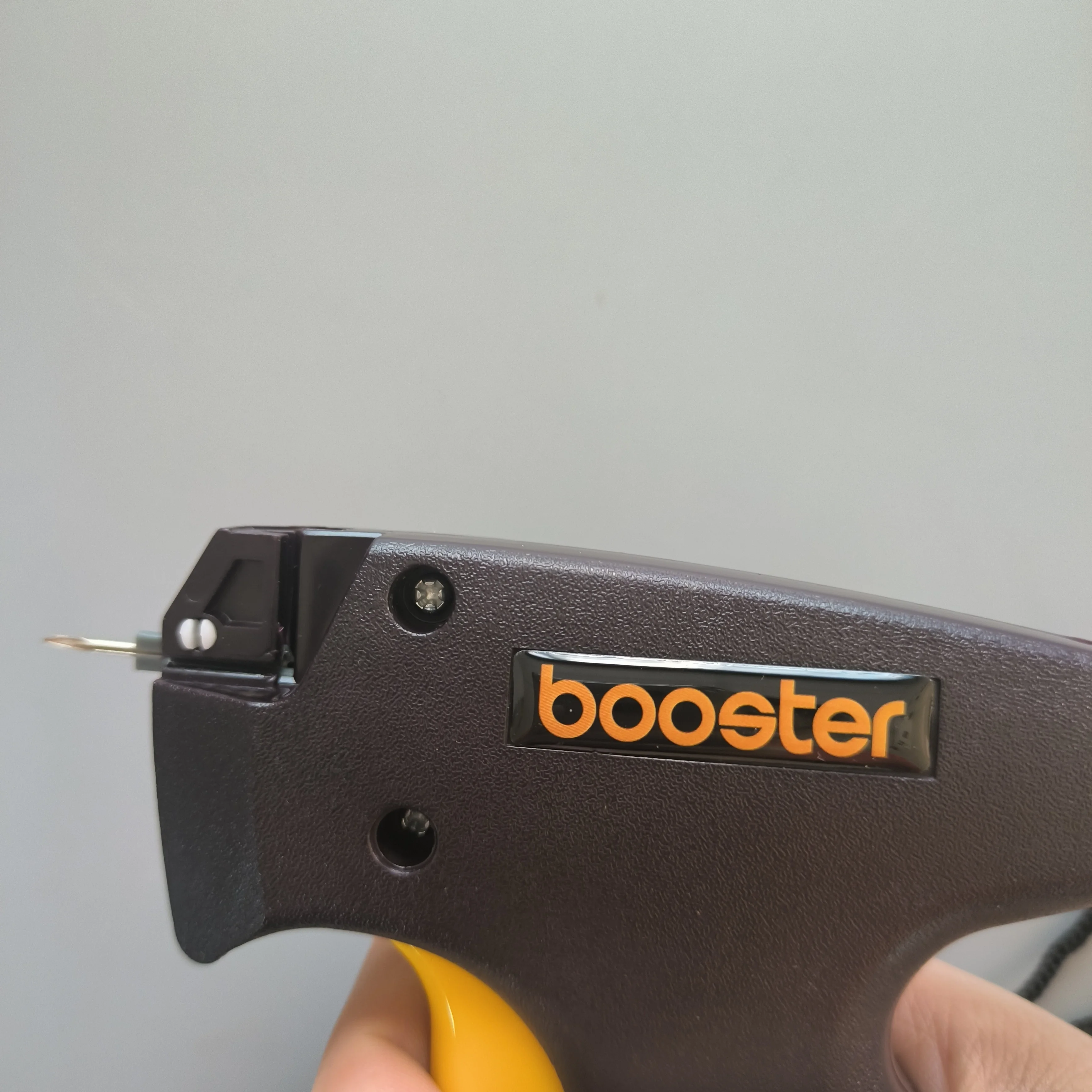 Micro Stitch Gun for Clothes Tag Attacher Gun Kit Includes 1000 Black and 1000 White Micro Fasteners for Clothes Labeler