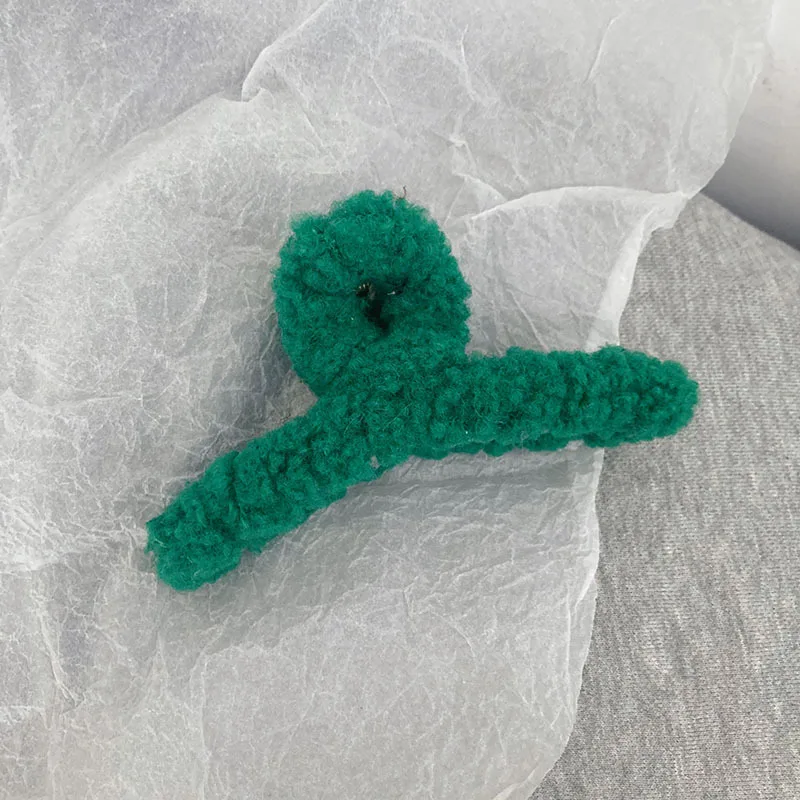 Wholesale fashion lamb fur hair claw hair accessories custom 13cm plush shark clip claw for women