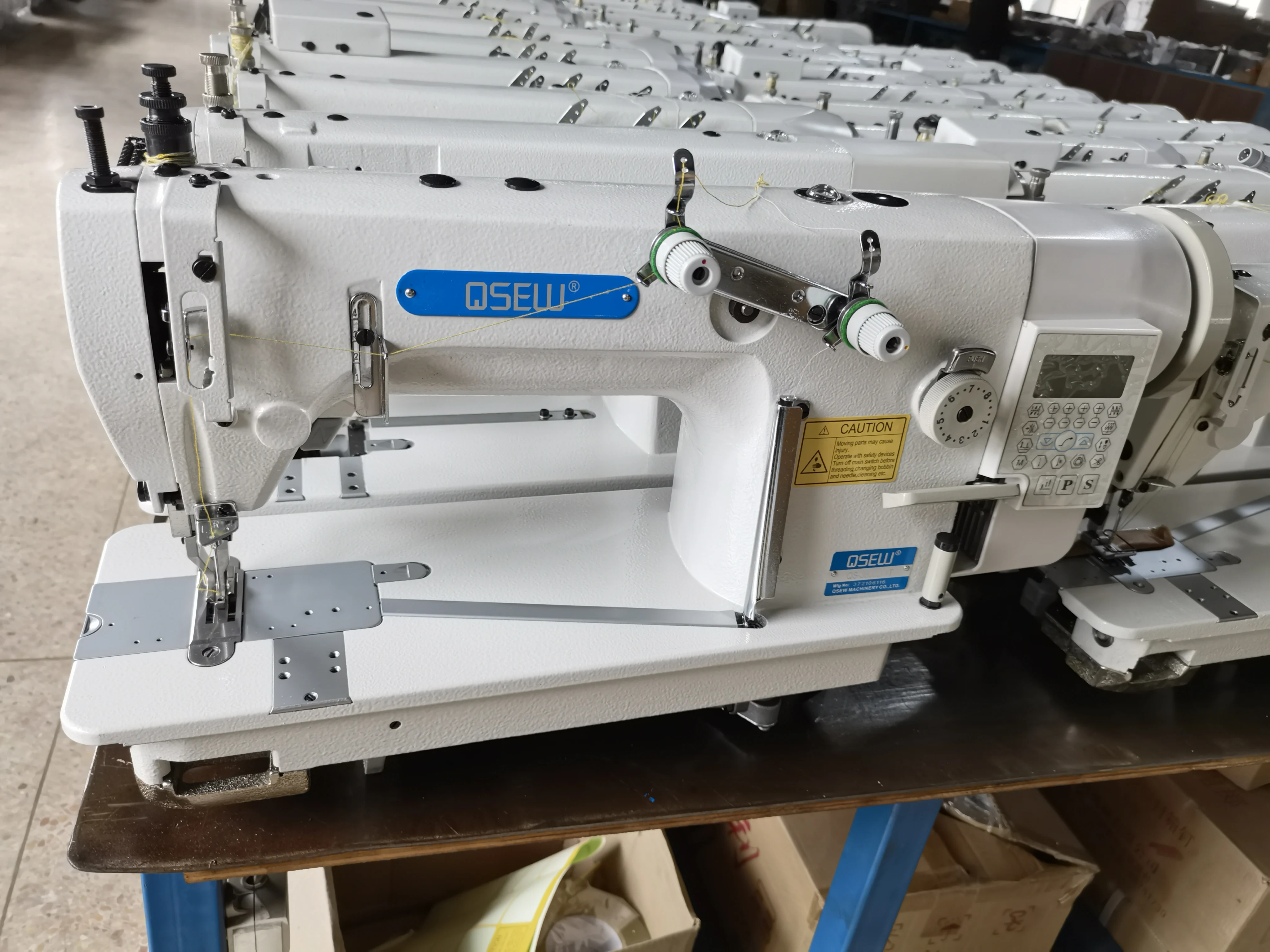 QS-3800D-2TRW   Double Needle Walking Foot Advertising Banne  Lockstitch and Chainstitch  Industrial Sewing Machine for Garment