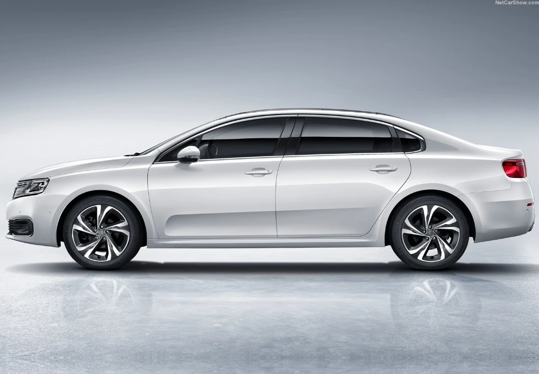 2023 Latest Launched Medium Sedans Dongfeng Citroen C6 400THP Gasoline Engine Vehicles 5-Seat Notchback Left Hand Drive Cars