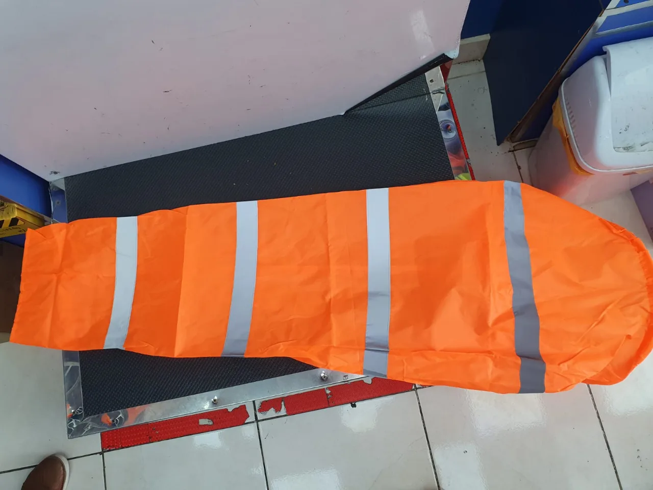 Safety Flag Wind Sock  Polyester /Vinyl  Red/Orange Windsocks