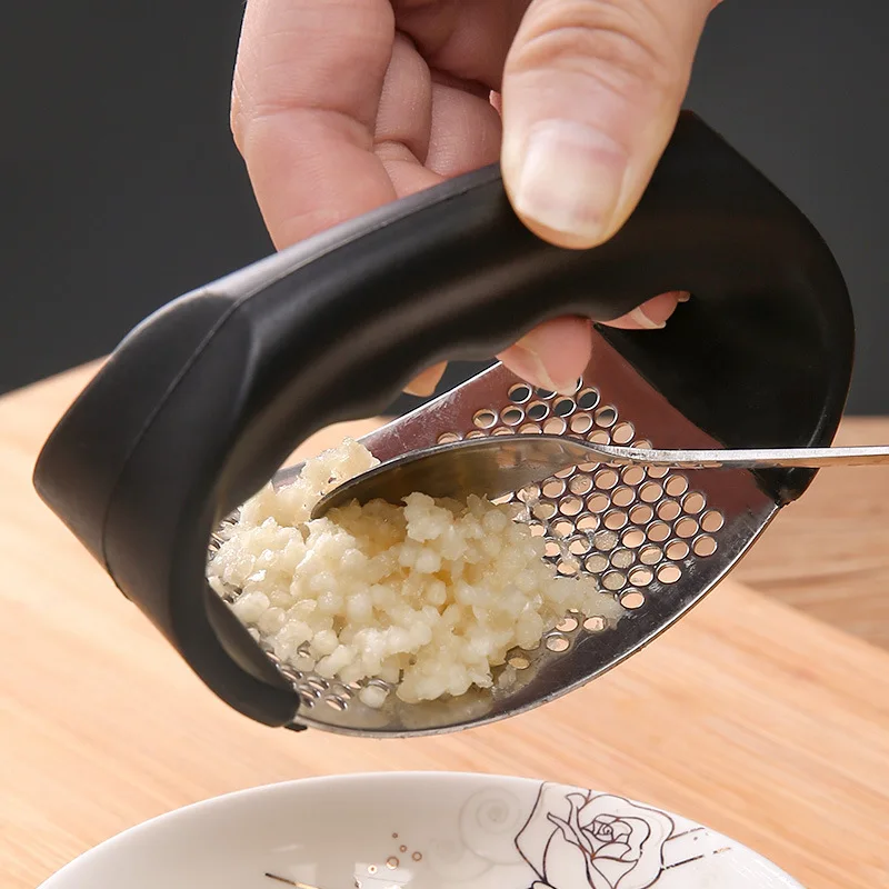 Wholesale Garlic Crusher Kitchen Food Cutter Tool New Stainless Steel Garlic Press Handheld Stainless Steel Garlic Press