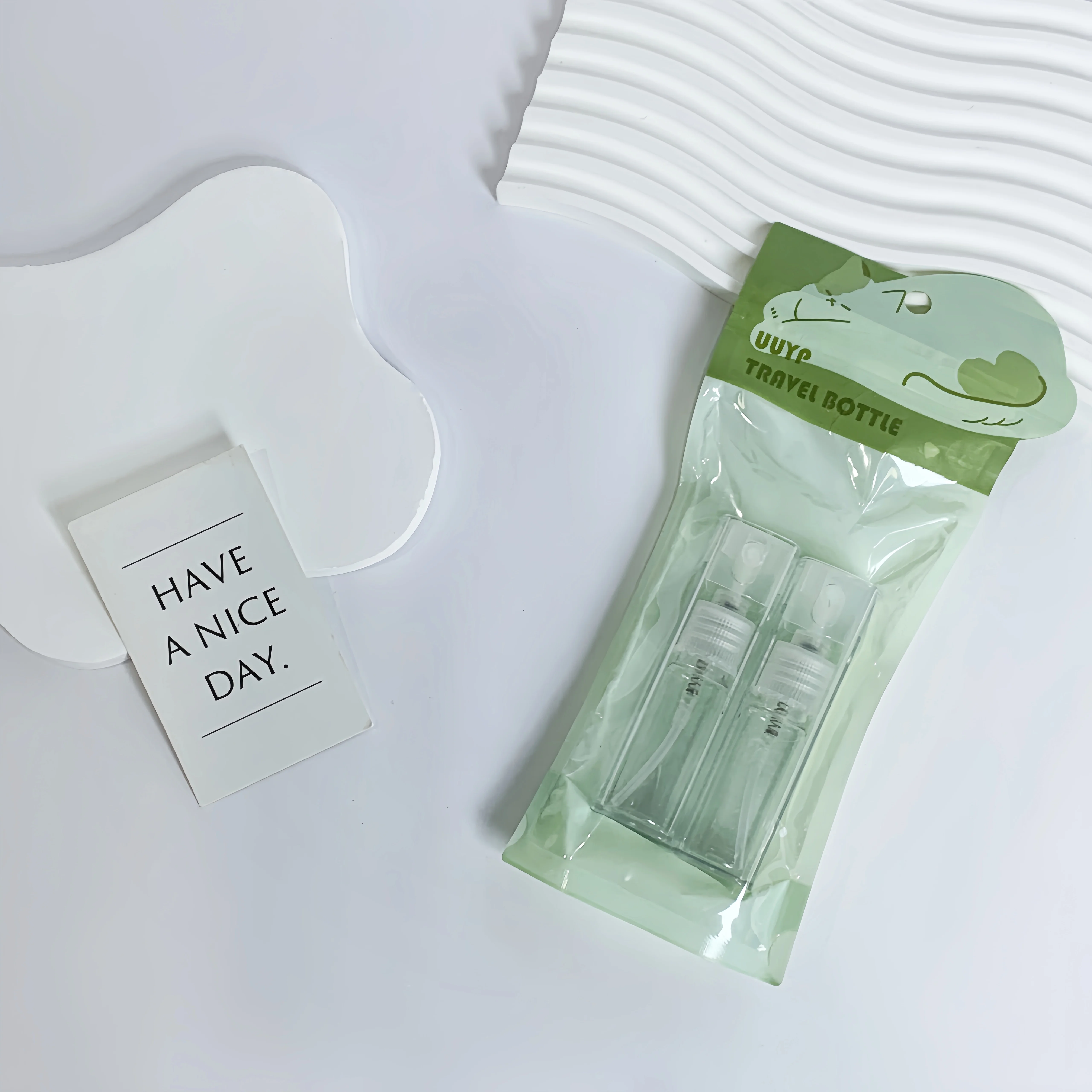 Best Selling Round Plastic Bottle Cosmetic Skin Care Travel Plastic Bottles Fine Mist 2Pcs Travel Comfort Kit