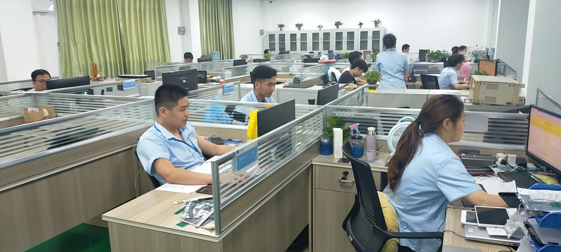 4.0TFT Tuya WIFI CO2 Air Quality Meter Desktop Temperature Humidity with LCD screen