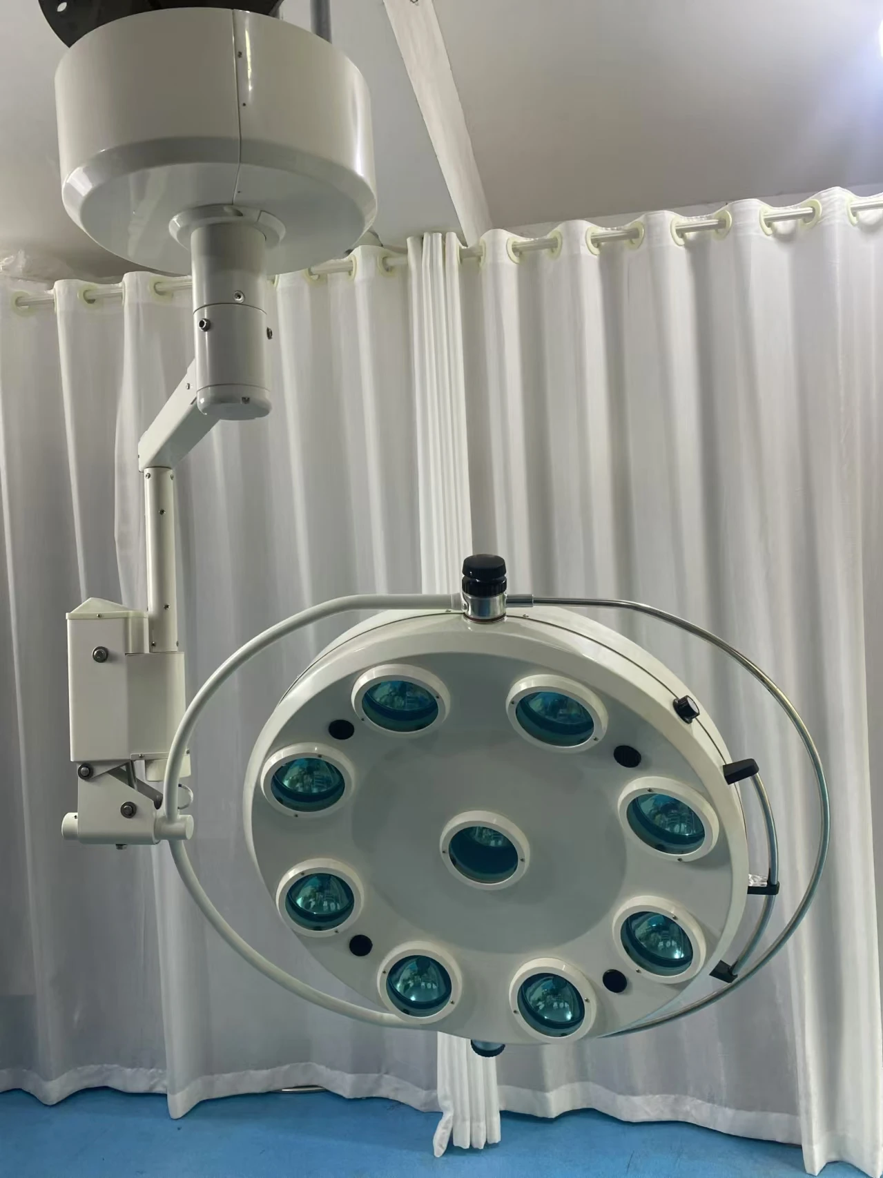 Dental Veterinary Surgical Lighting Lamp Halogen Outpatient Medical Lamp with Steel Metal Materials Powered by Electricity