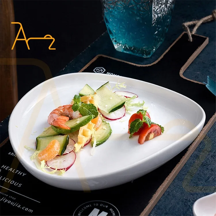 Wholesale Luxury Restaurant heart Shape White Porcelain Dinner Plate Tableware Wedding Flat Serving Plate Custom Plates Ceramic