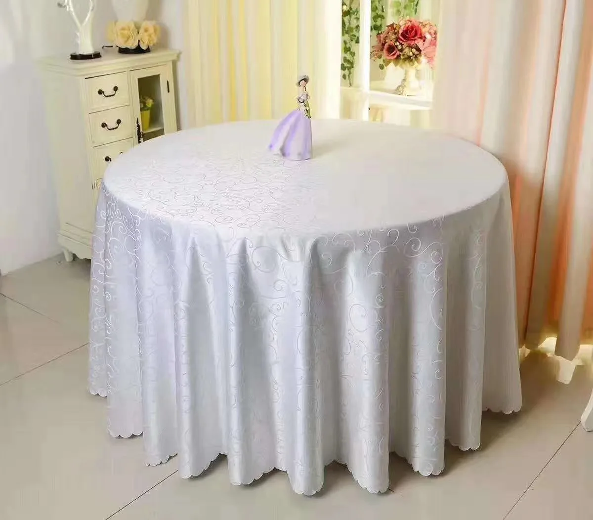 China factory special polyester crochet solid color washable tablecloth for hotel round table