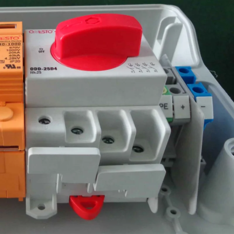 Wholesale Plastic Distribution Box for PV System DC 1000V 25A Combiner Box with Fuse Isolation Switch 2 String Protection Box