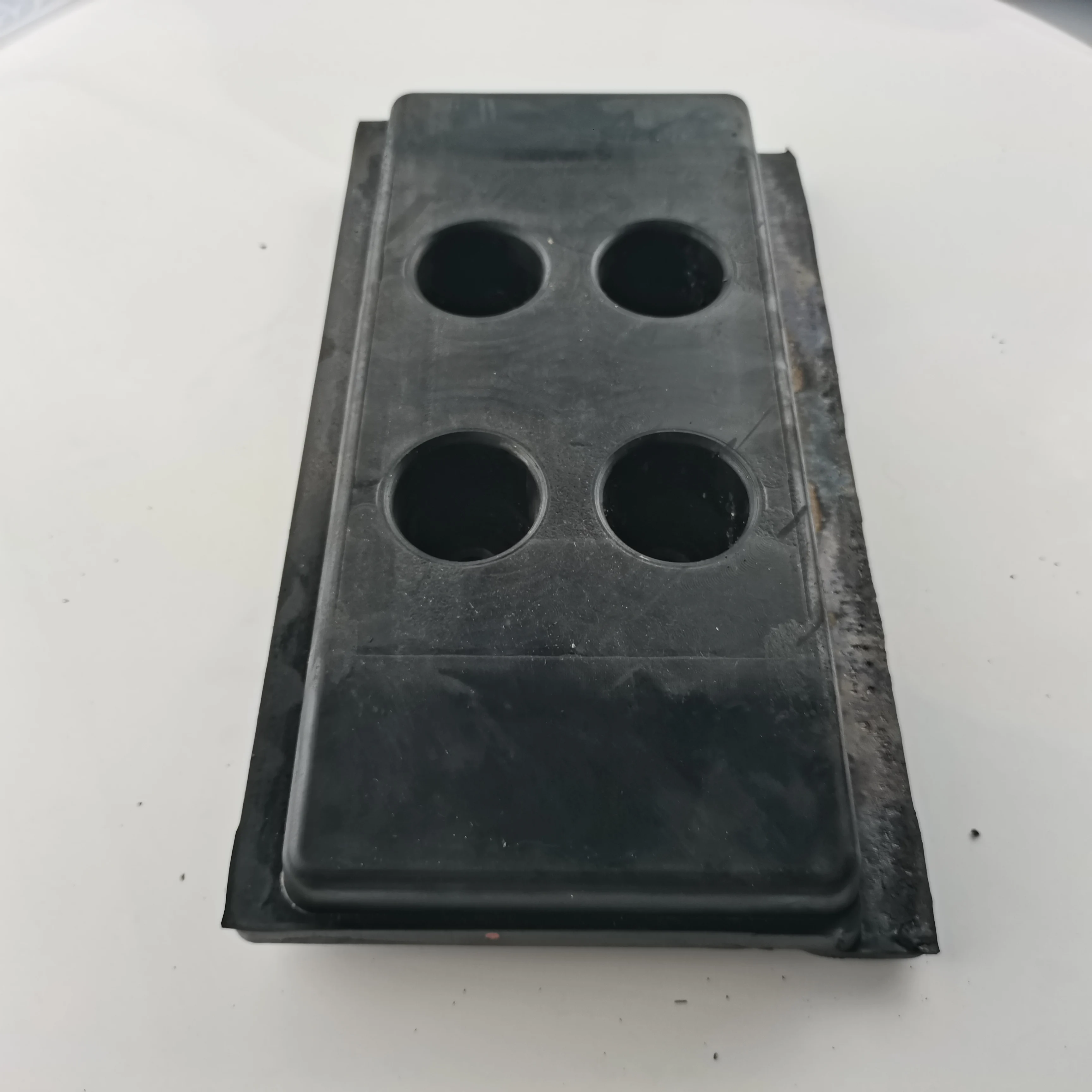 Высокое качество S1800 S2100 асфальтоукладчик PN. 2046286 резиновые дорожки