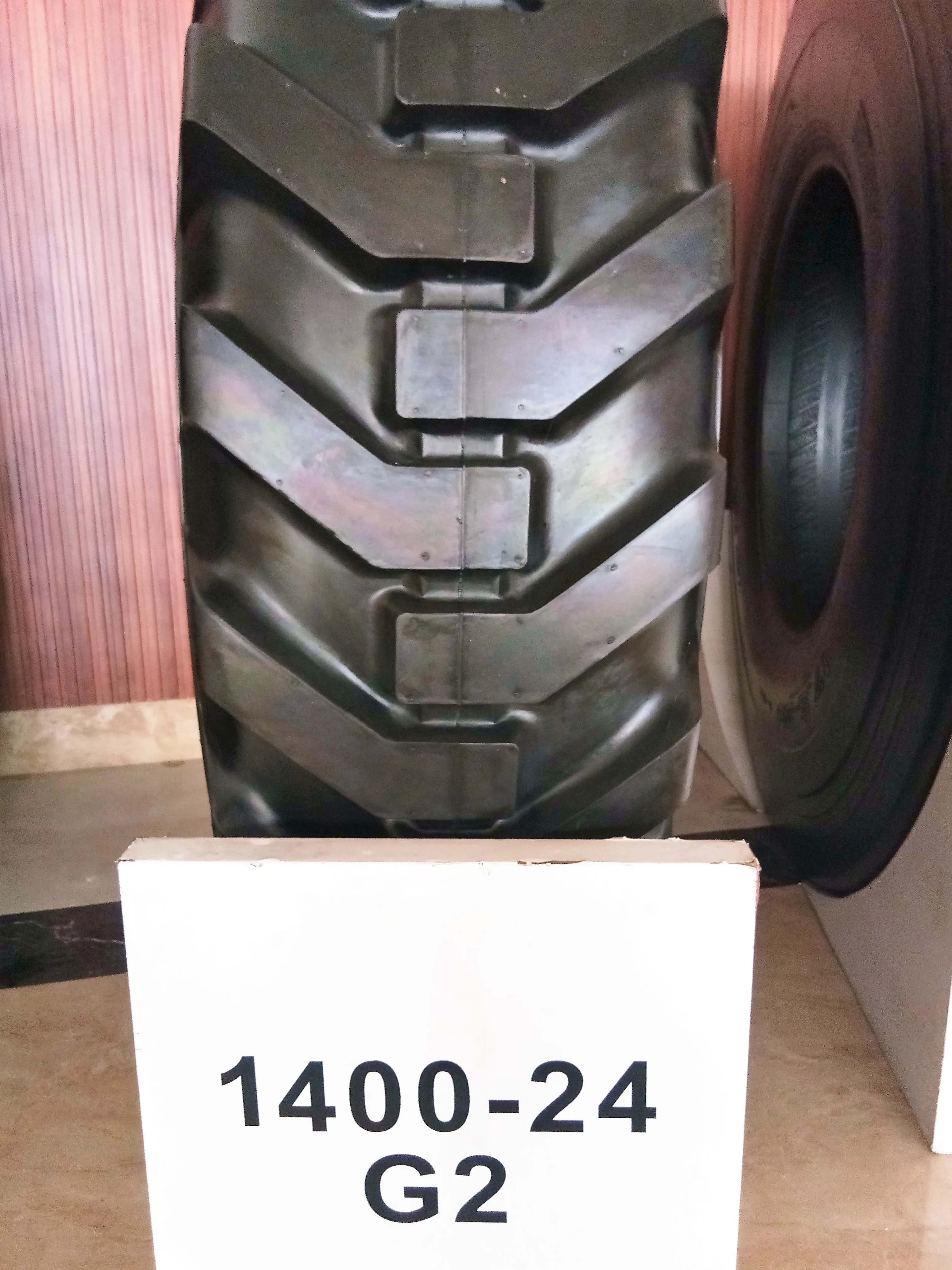 Top Trust Brand China Professional Supplier13.00-24-G2 grader Tractor scraper Tires