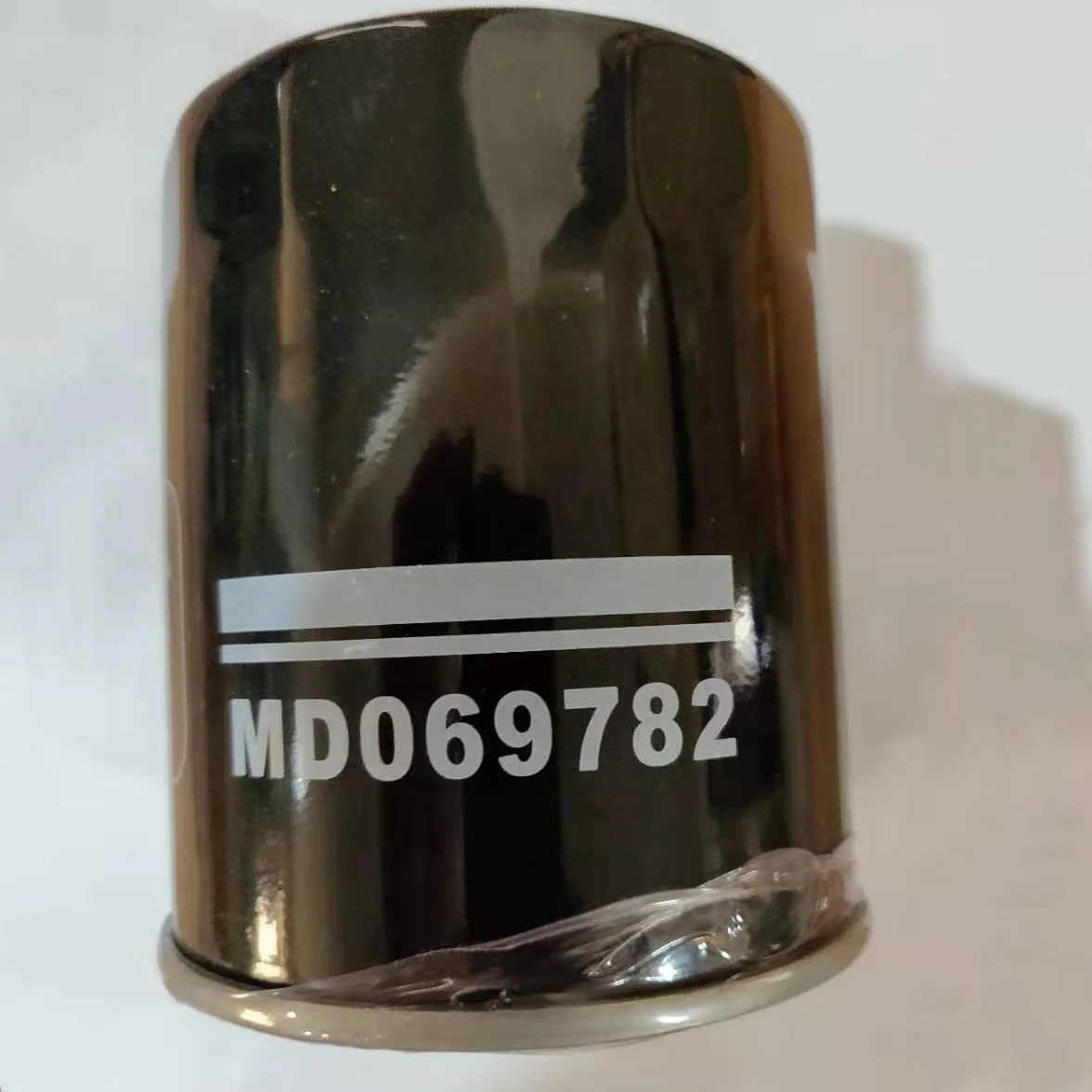 oil filter MD069782 Car Filter Black oil filter 26300-42000