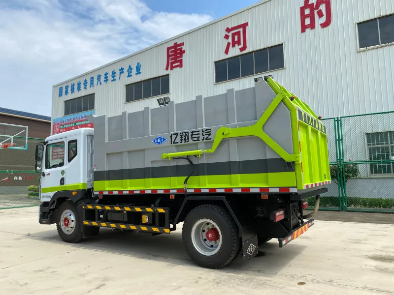DongFeng 7 -18 Tons Domain Food garbage truck  new pickup truck wrecker garage rescue trailer