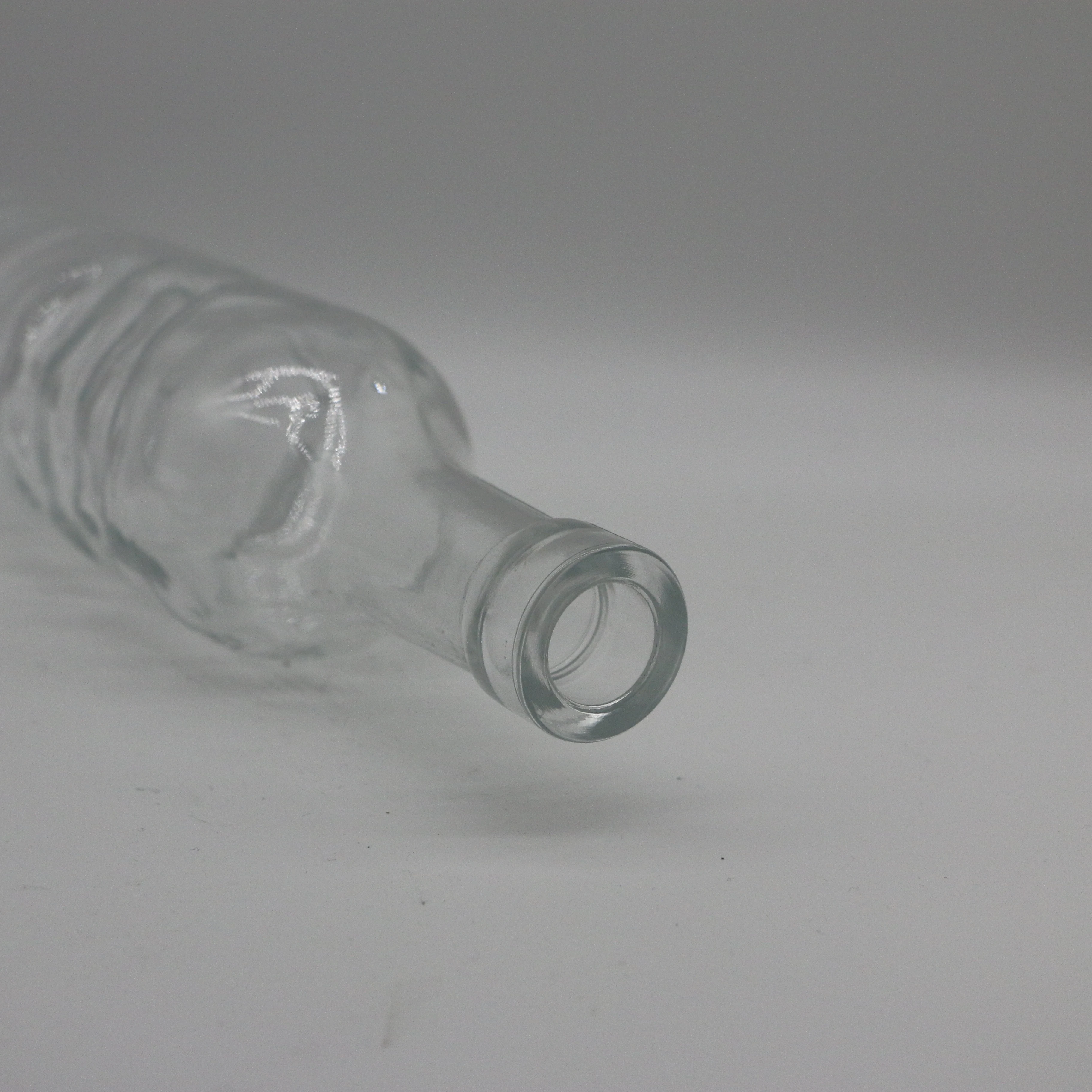 Cheap Free Hand Glass Bottle 750ml Wine Gold Wine Glass Bottle