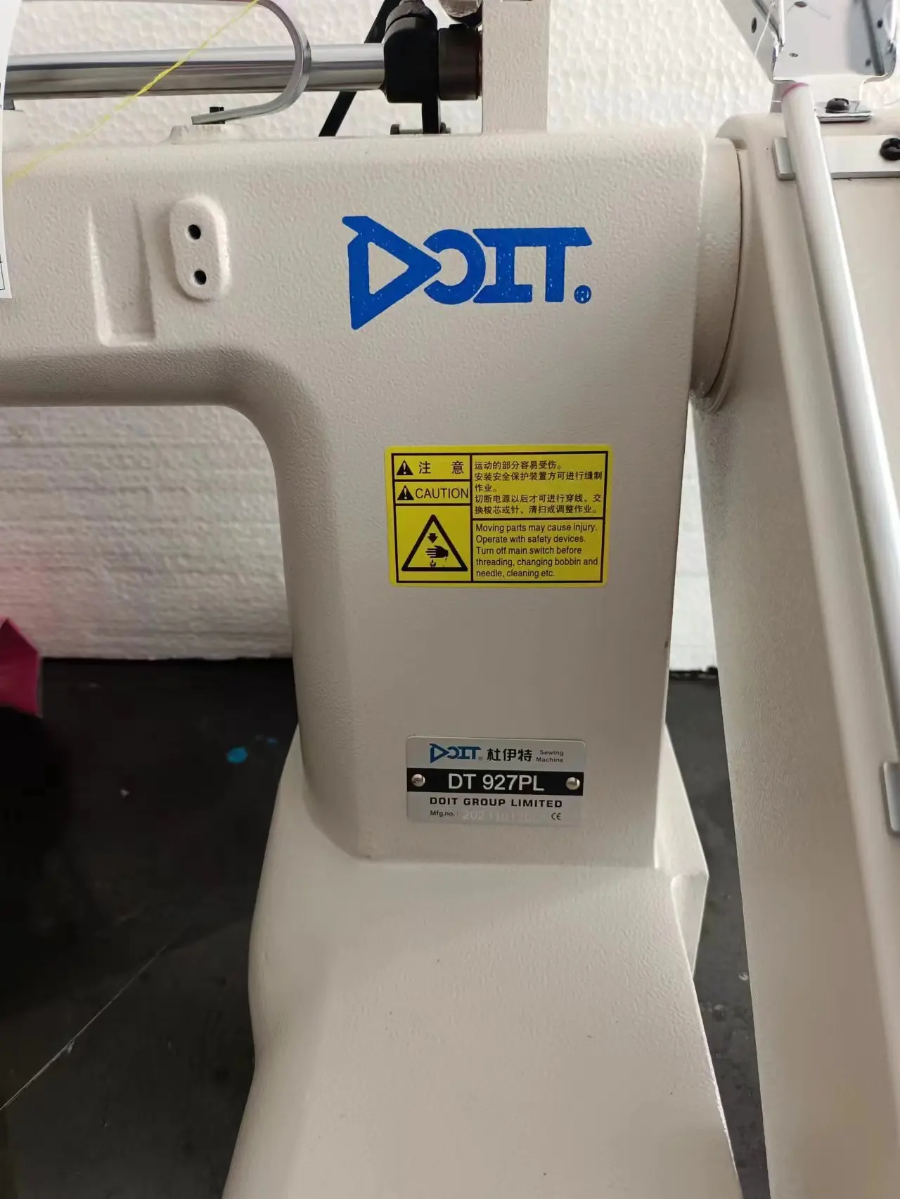 DT 927 High-Speed 2-Needle Feed-Off-The-Arm Chain Stitch Industrial Sewing Machines For Sale
