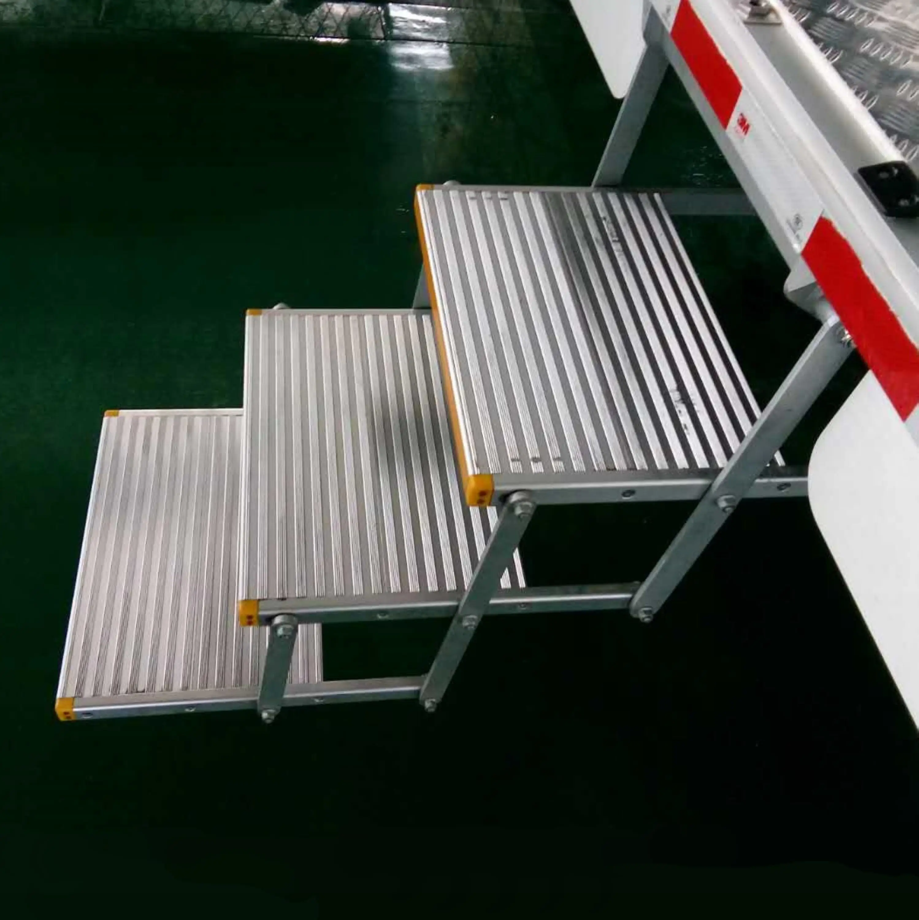 Triple Folding Electric Single Steps For Vehicle Loading 200KG