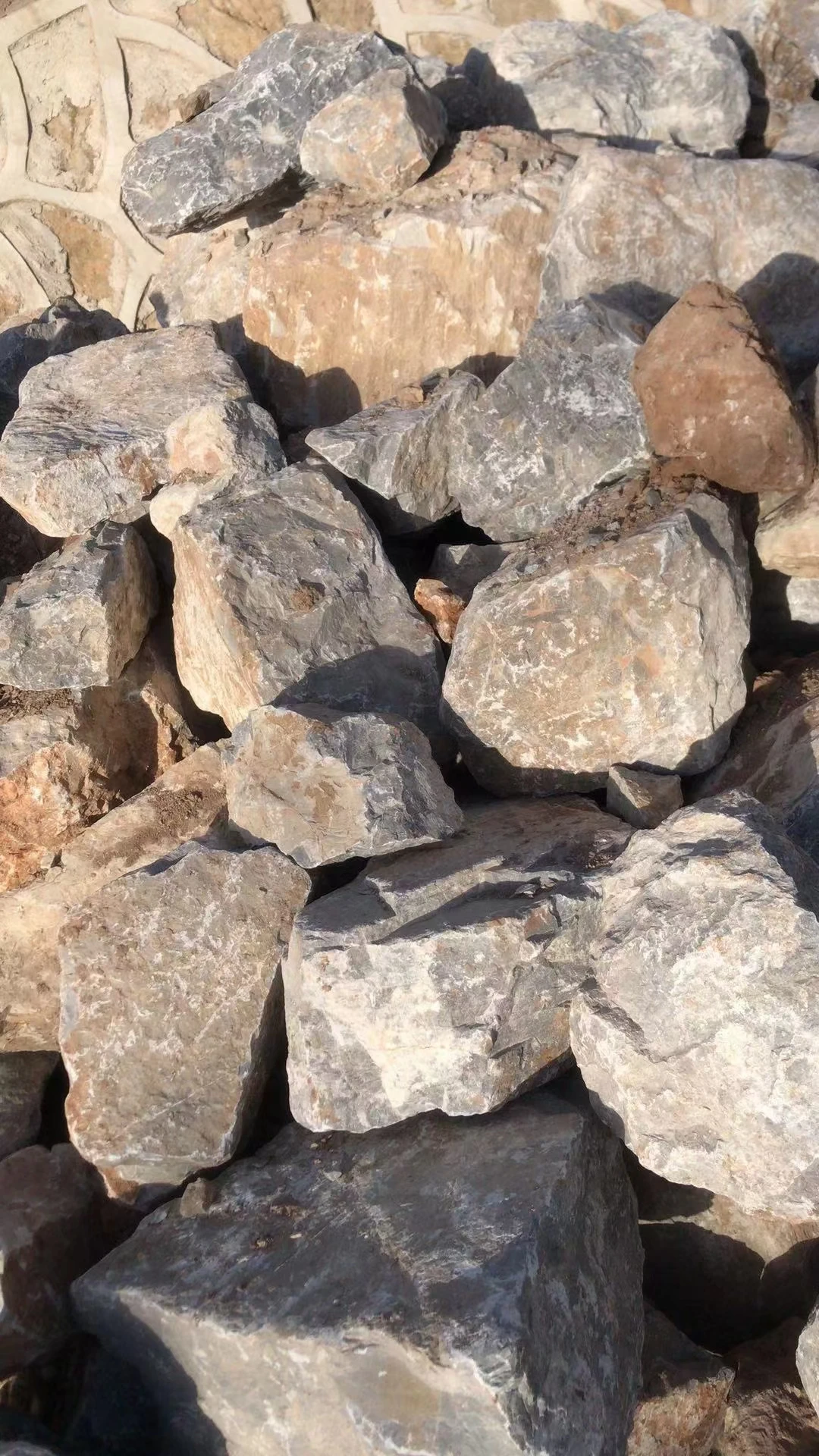 yellow with stripe No.15 large size  80-300mm natural stone rocks for waterfall landscape and decorate the garden