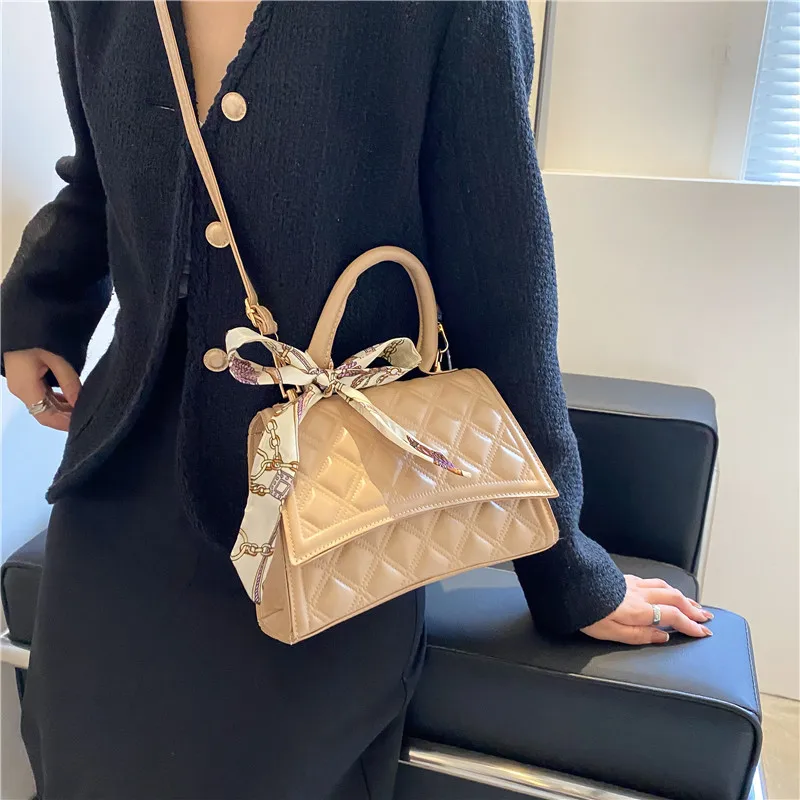 New Fashion Summer Designer Korean Casual Tote Women Messenger Waffle Bag Scarf Shoulder Handbag Ladies