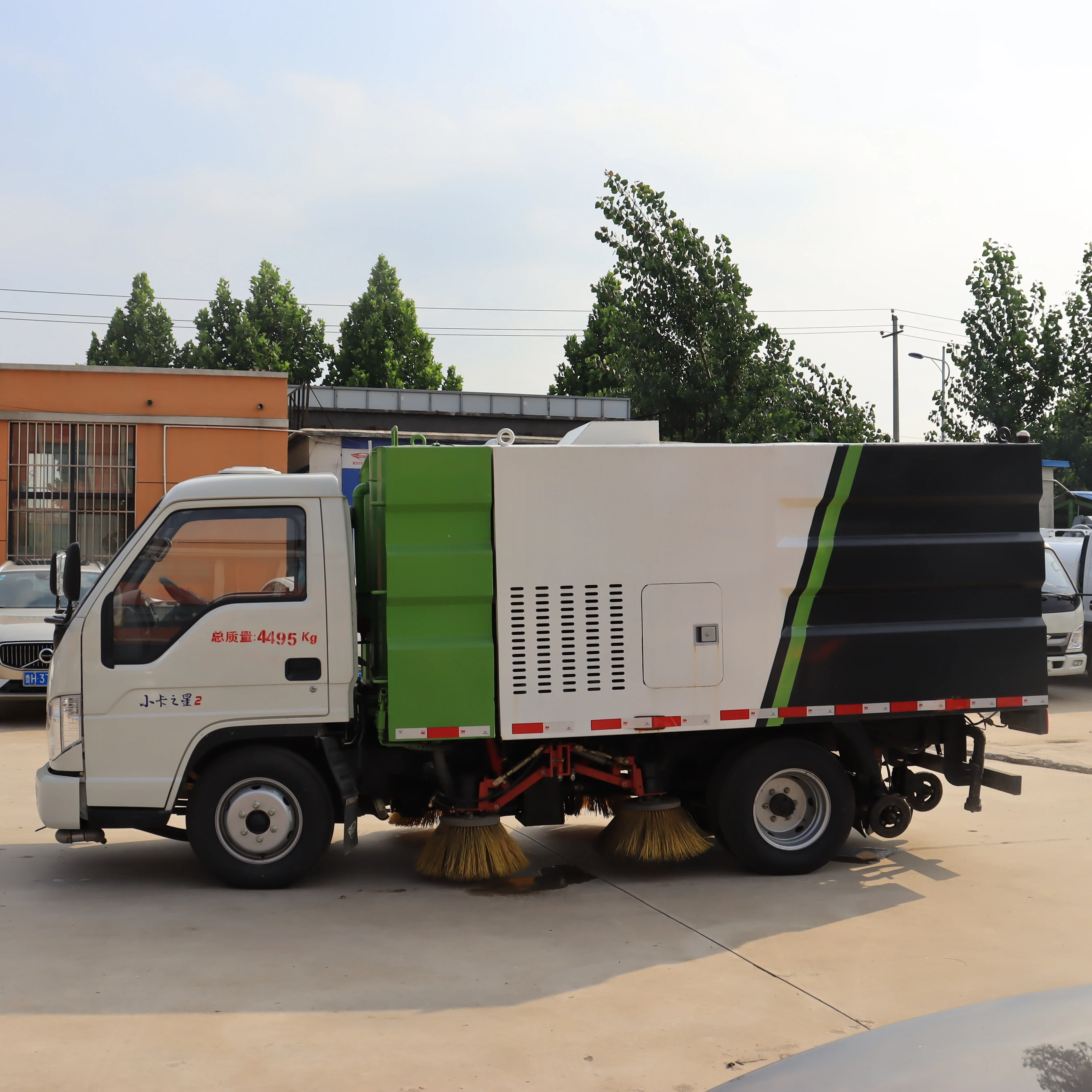 Second hand large park sweeper, scenic area property sweeper, flexible operation