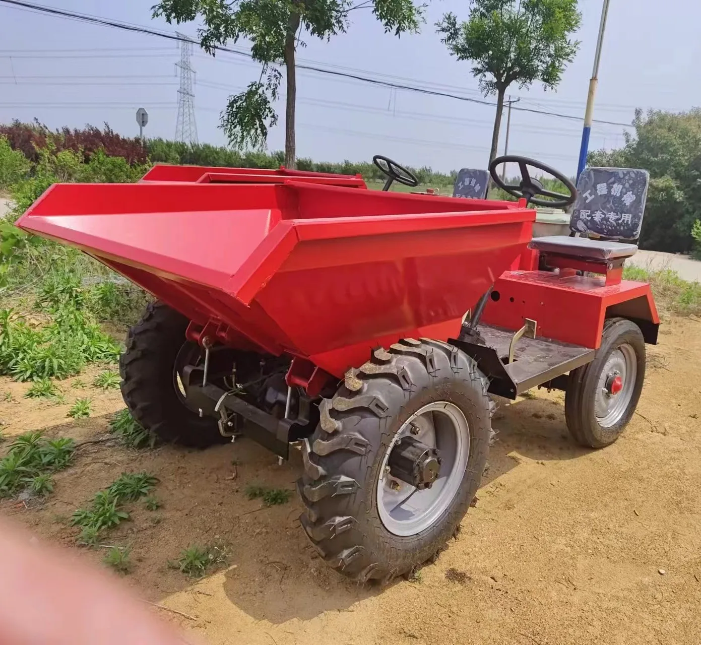 Construction Dump Truck With Cab / Short-distance Transport Wheeled Dump Truck For Bulk Materials