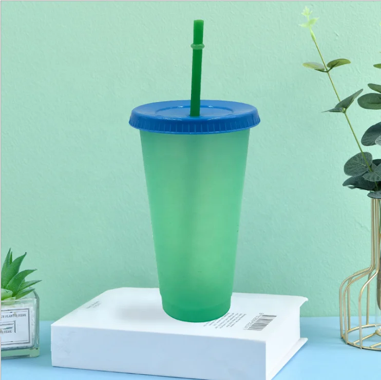 Hot sale Custom Temperature Liquid Magic Color Changing Coffee Water Mug with Straw 710 ml Reusable Plastic