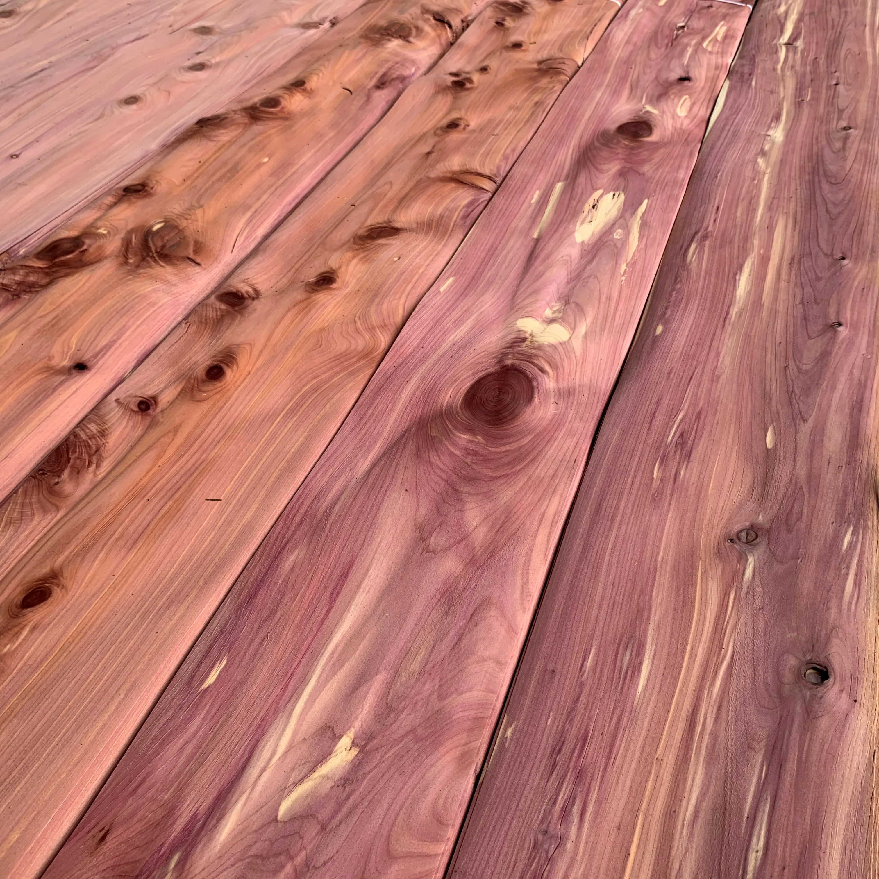 High gloss natural solid wood veneer corrosion resistance American eastern red cedar veneer for outdoor decorating panel