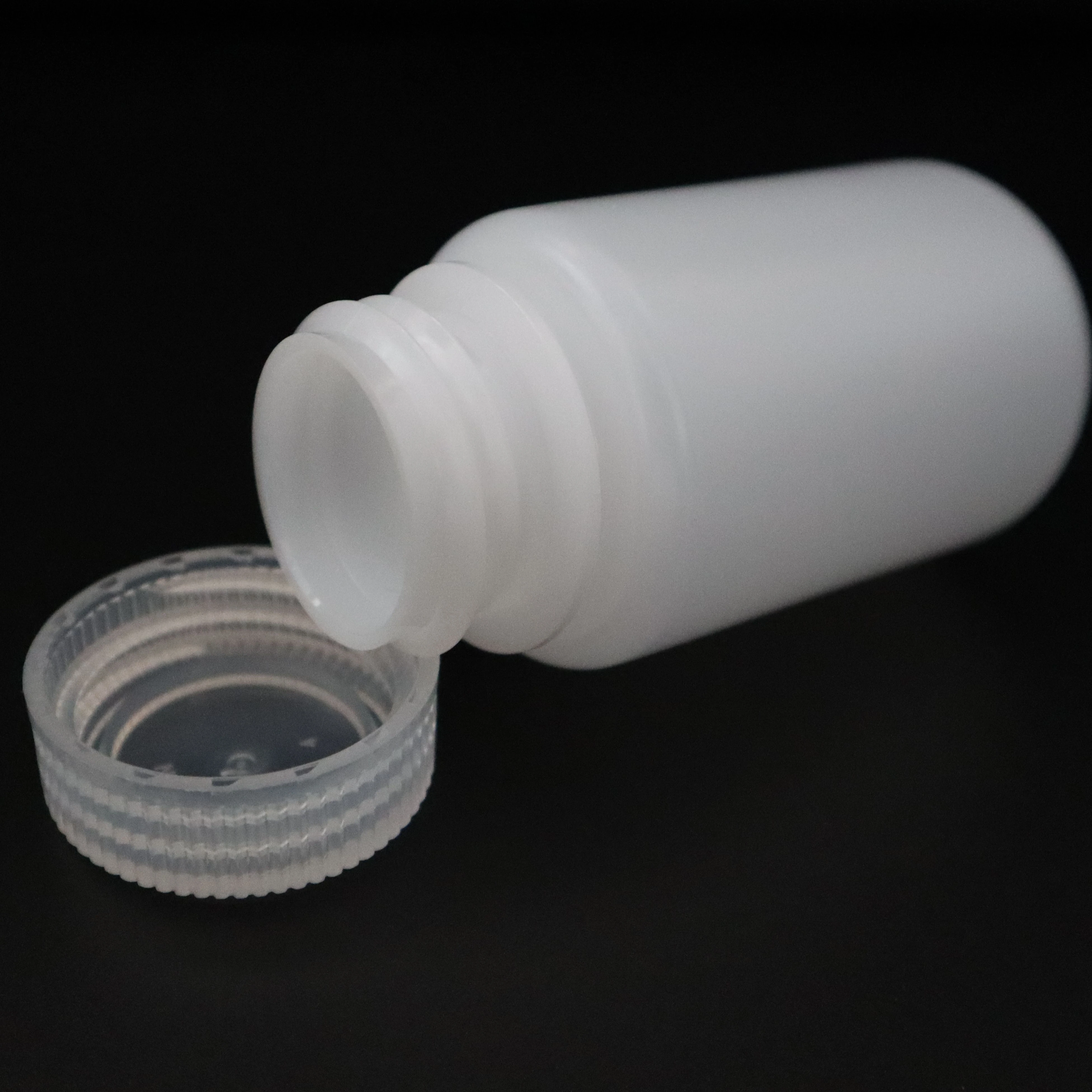 Plastic Semi-transparent Sampling Temperature and Corrosion Resistant Seal with Graduated Reagent Bottle