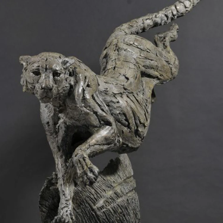 Artificial and popular modern bronze jump cheetah sculpture