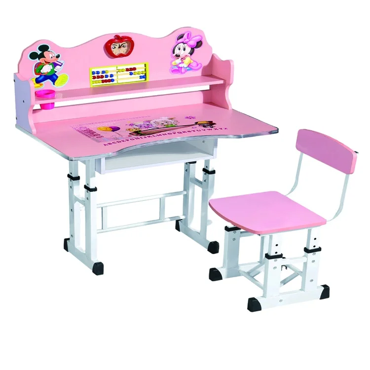 Набор деревянных стульев для чтения