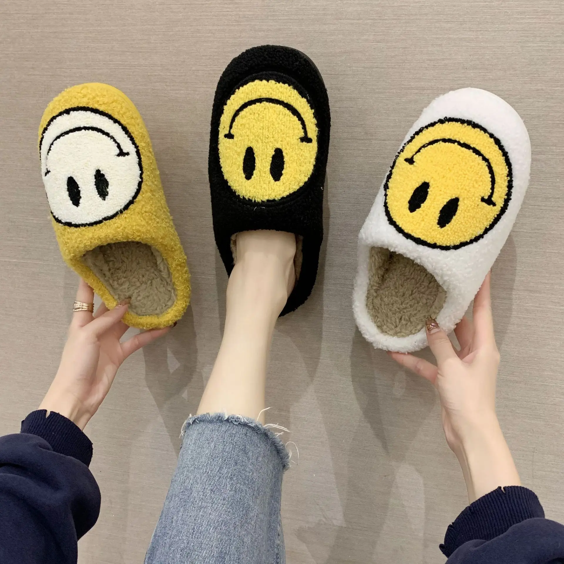 
Cute Carton Cotton Bedroom House Slippers Smile Face Plush Toy Happy Smiley Face Slippers Fur Slides Slippers For Women Ladies 