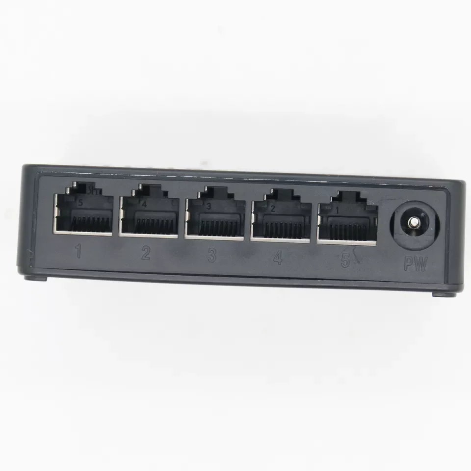 CE ROHS wholesale price plastic material 5 Ports 10/100Mbps Fast Ethernet RJ45 Network Switch