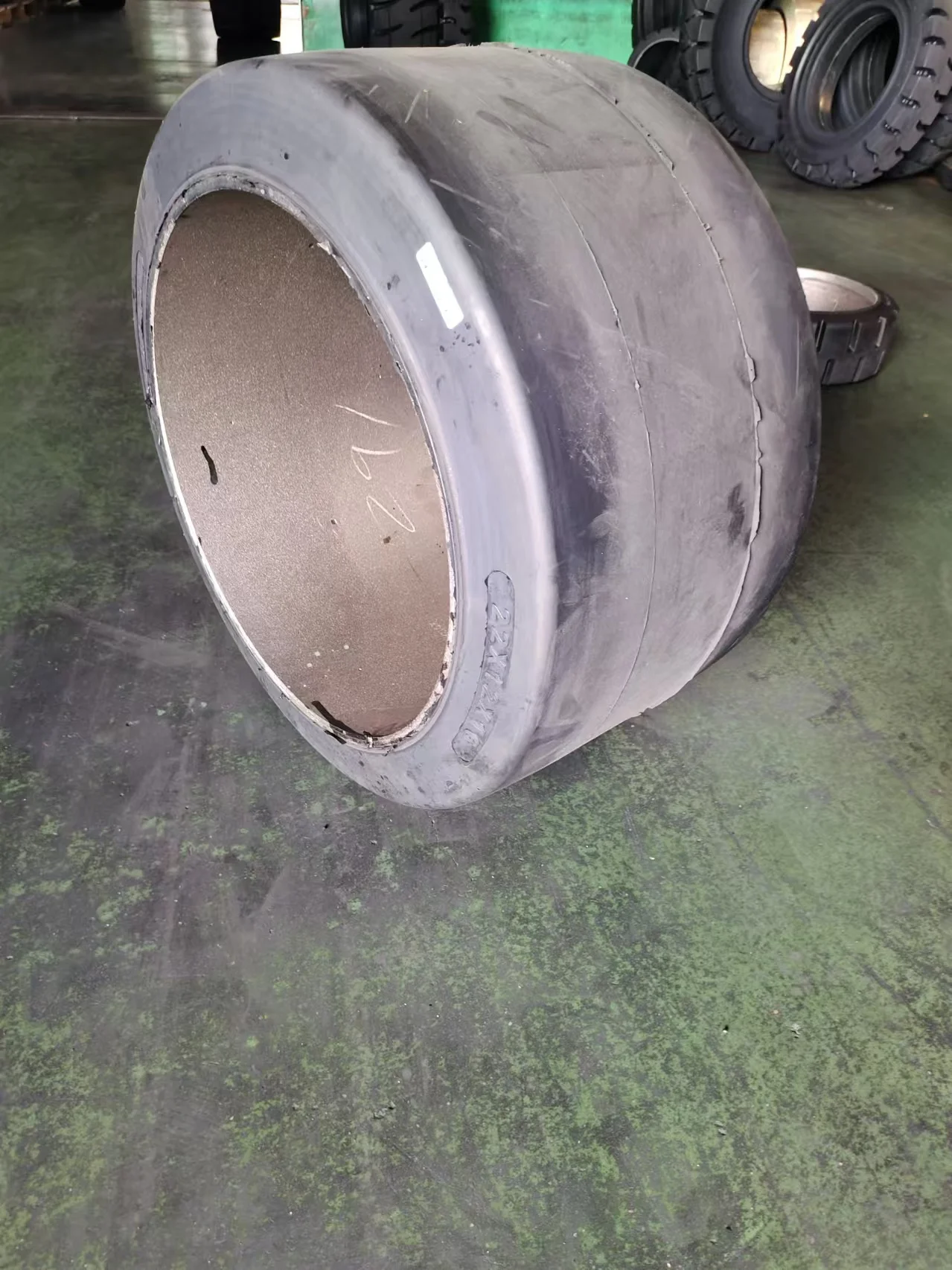 Solid Tire Press on Tyre 22X12X16  SM/TR for Ports Trailers Tow Trucks