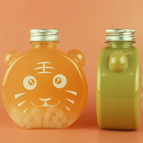 Wholesales 500ml Cartoon cat tiger pattern PET portable flat round milk tea juice cold brew iced coffee bottle