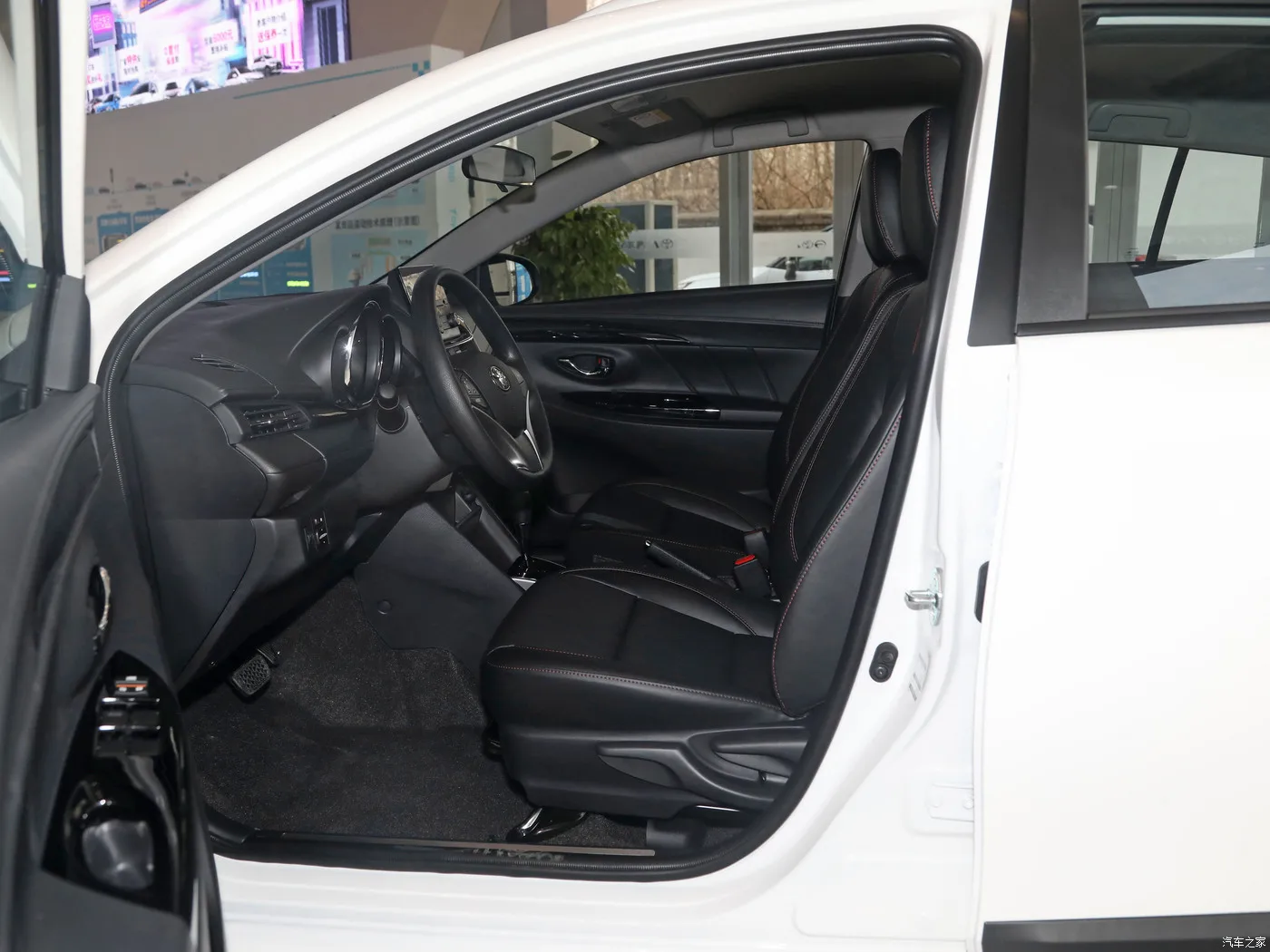 Кроссовер хэтчбек бензиновые автомобили T.oyota Y.aris L 2022 Zhixuan X 1.5L CVT Luxury PLUS Edition хорошее качество и низкая цена