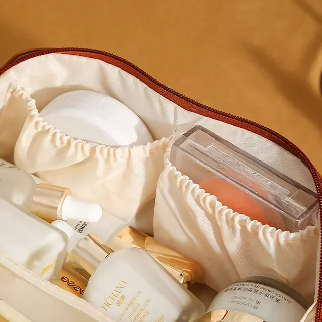 Custom Famous Brand Flat Opening Vintage Stylish Makeup Pouch Soft Leather Travel Makeup Organizer Beauty Storage Bag