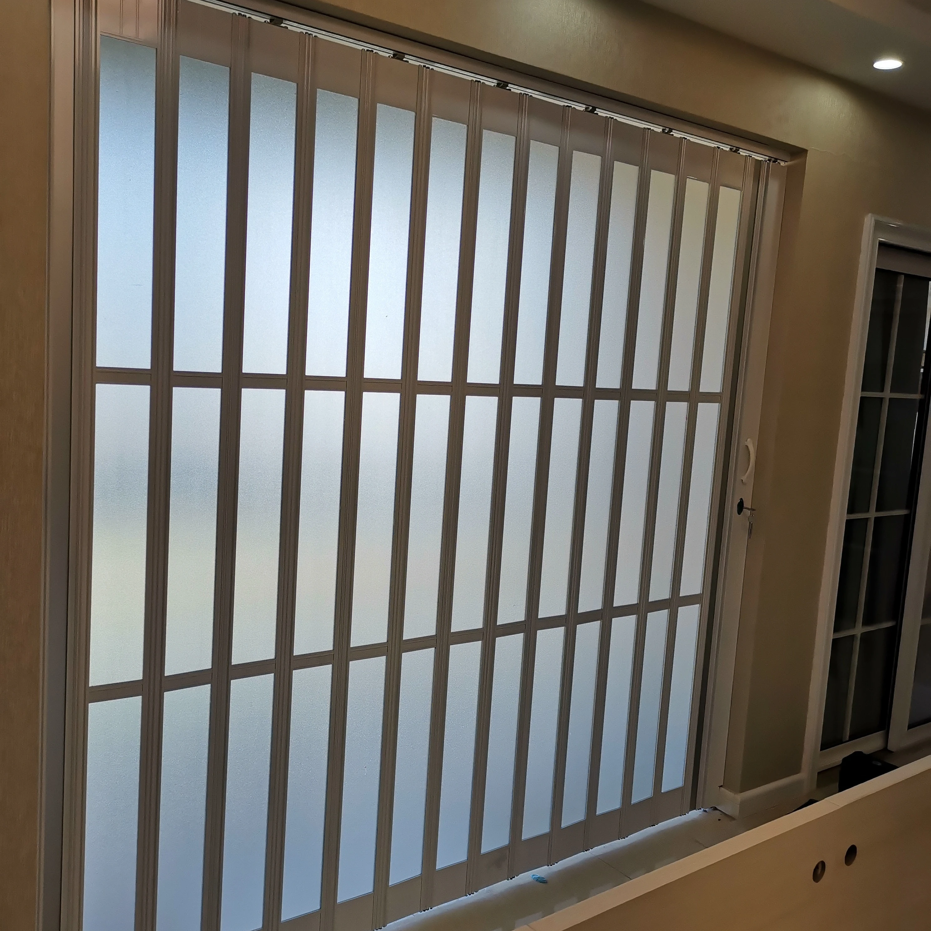 Wholesale Modern Interior Folding Doors High Quality Automatic Transparent Polycarbonate PVC Foldable Plastic Material