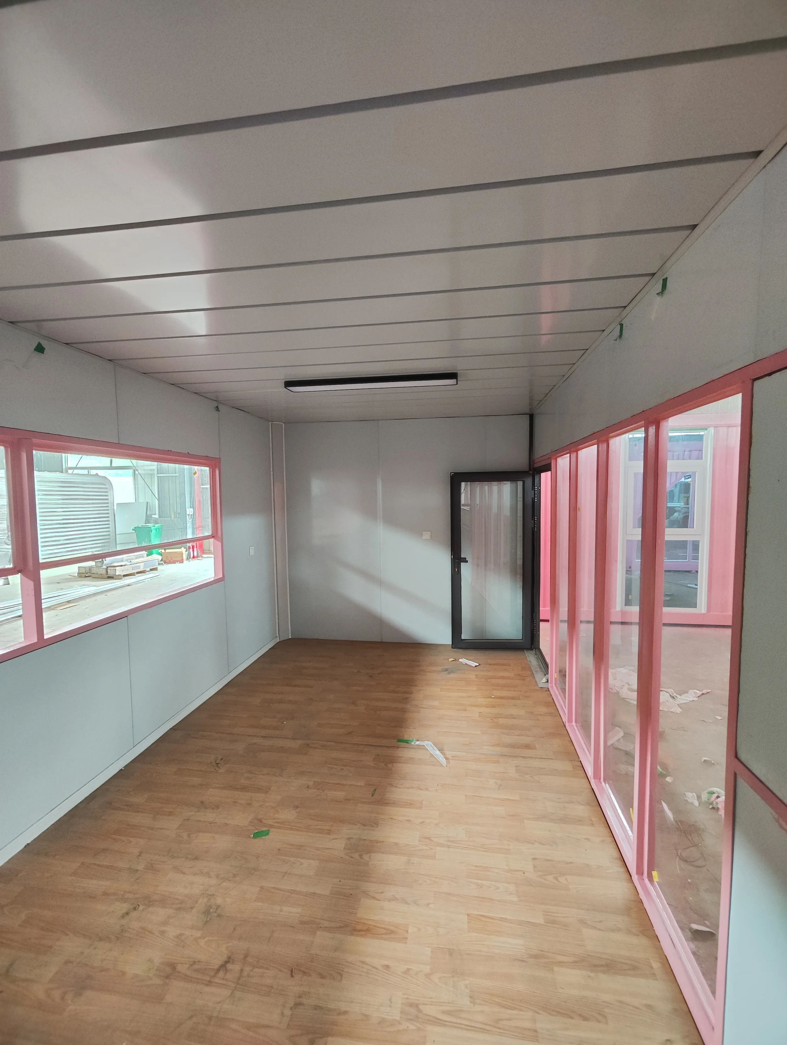 Customized Mobile Shop China 2024 Portable Packing Panel Container House Fast Installation 20ft 40ft Home Office Container