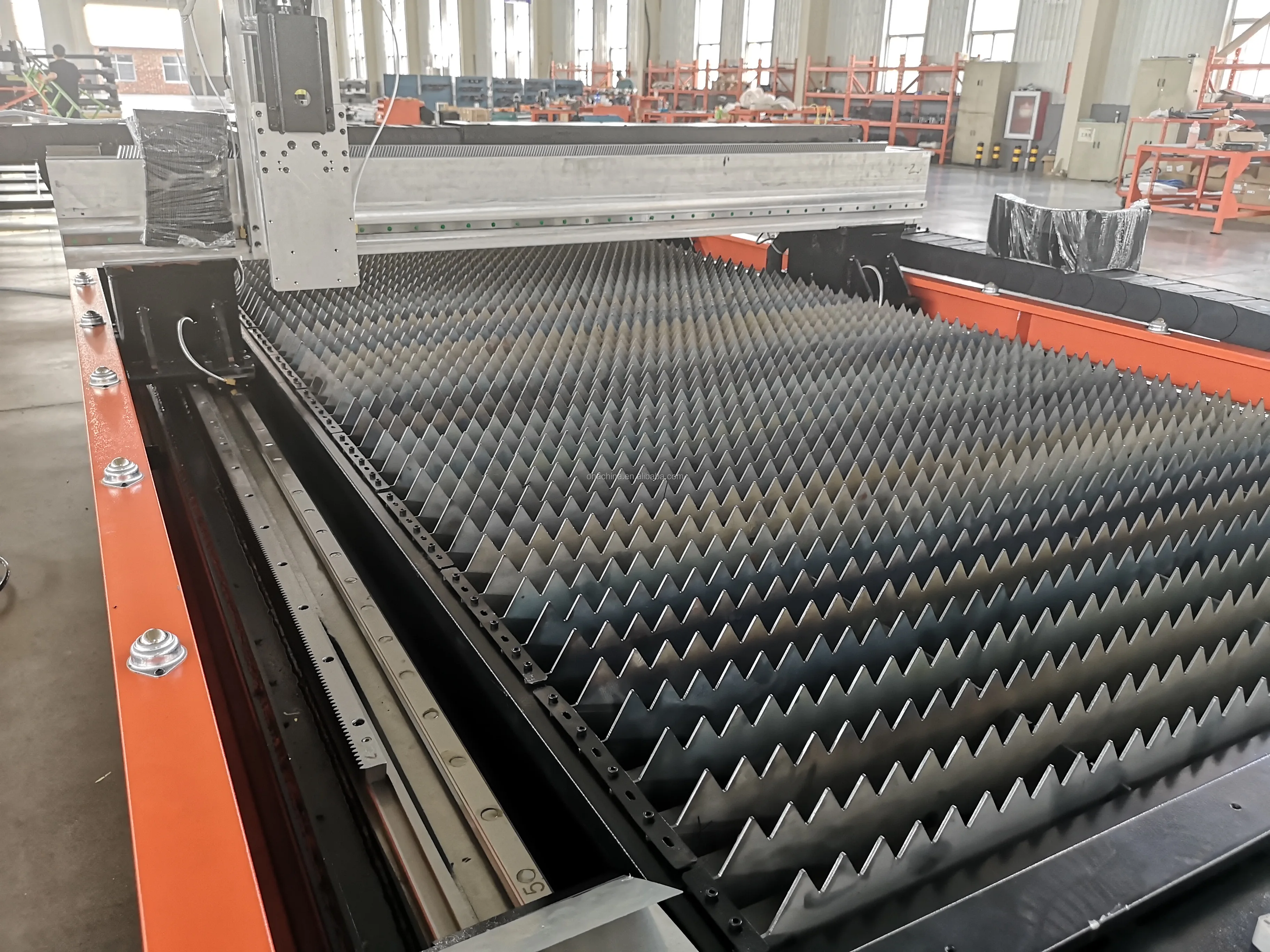  Новый продукт OHA бренд OHA-3015 1500W станок для лазерной резки с ЧПУ автофокусом объектива