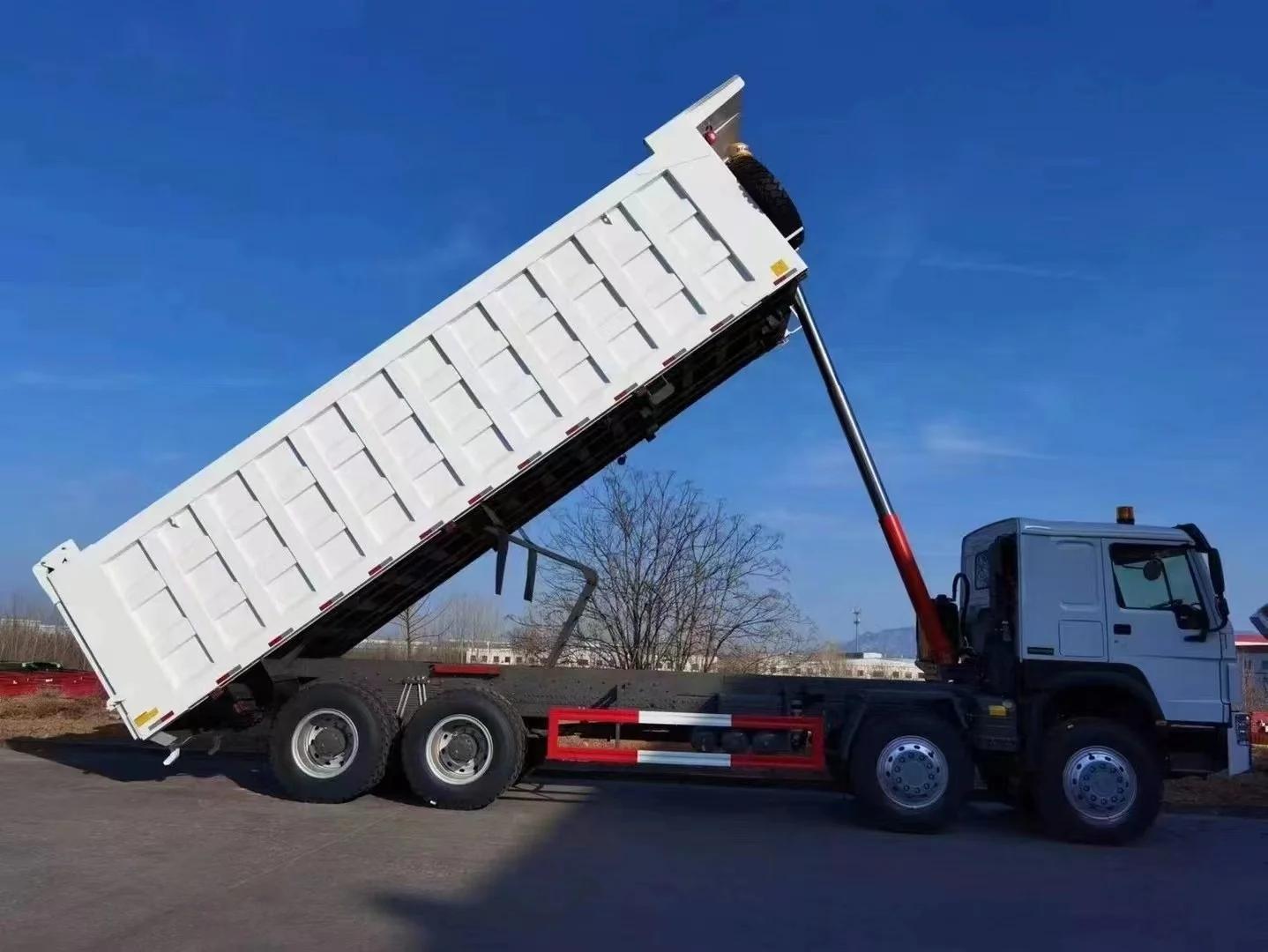 Лидер продаж новый самосвал SINOTRUK Howo 8X4 371HP