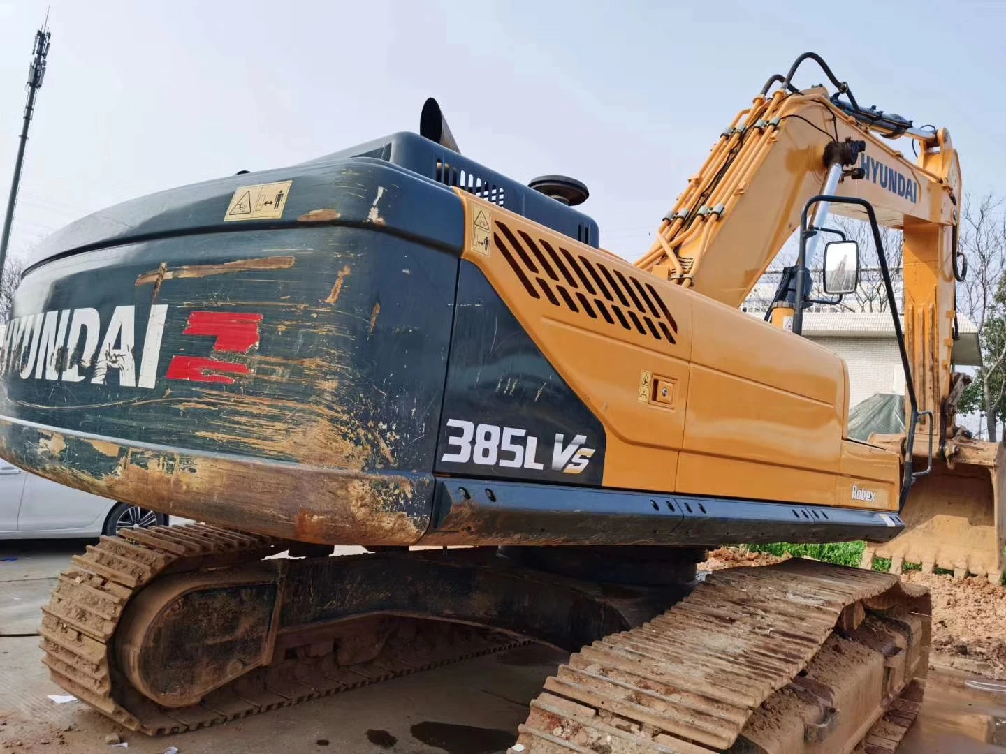 Подержанный экскаватор с доступными ценами и комплектными частями Hyundai 385