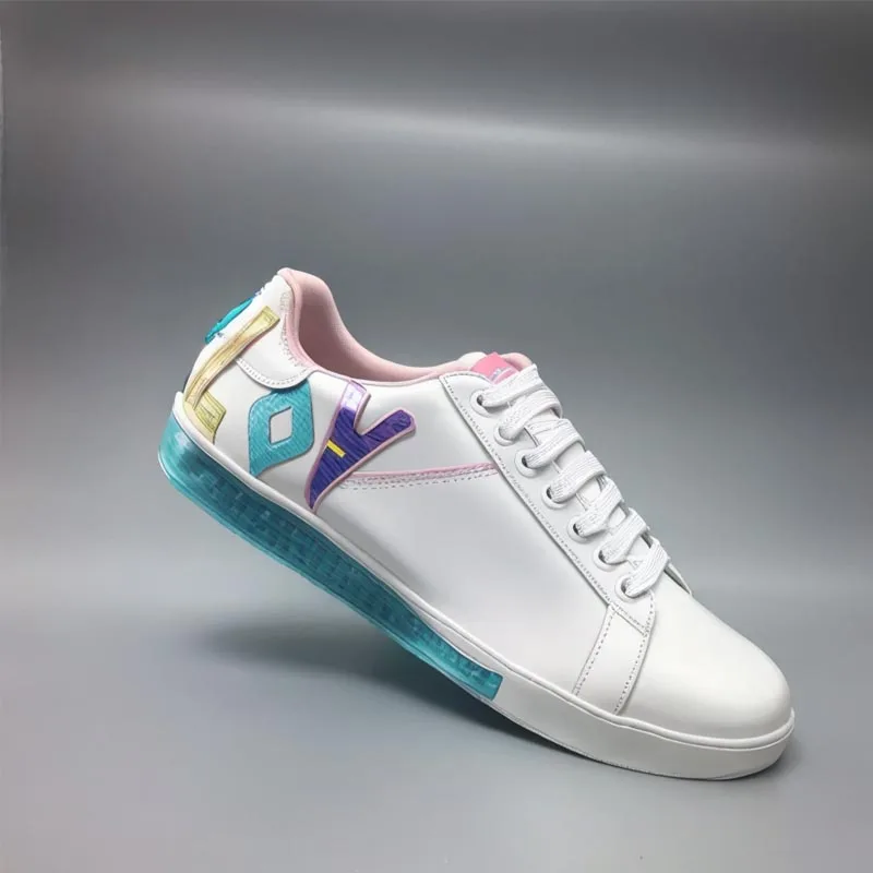 Autumn and winter new flat bottom men and women bee embroidery couple lazy leisure board shoes small white shoes