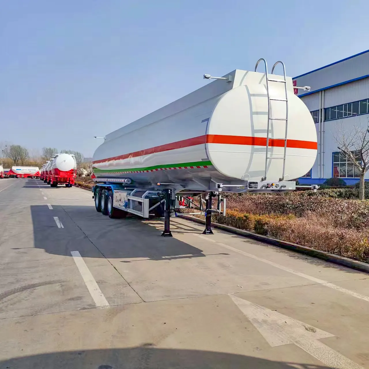China Factory Heavy Fuel Tanker Trailer Steel Semi-Trailer for Gasoline Delivery Gas Tanks for Semi-Truck Use