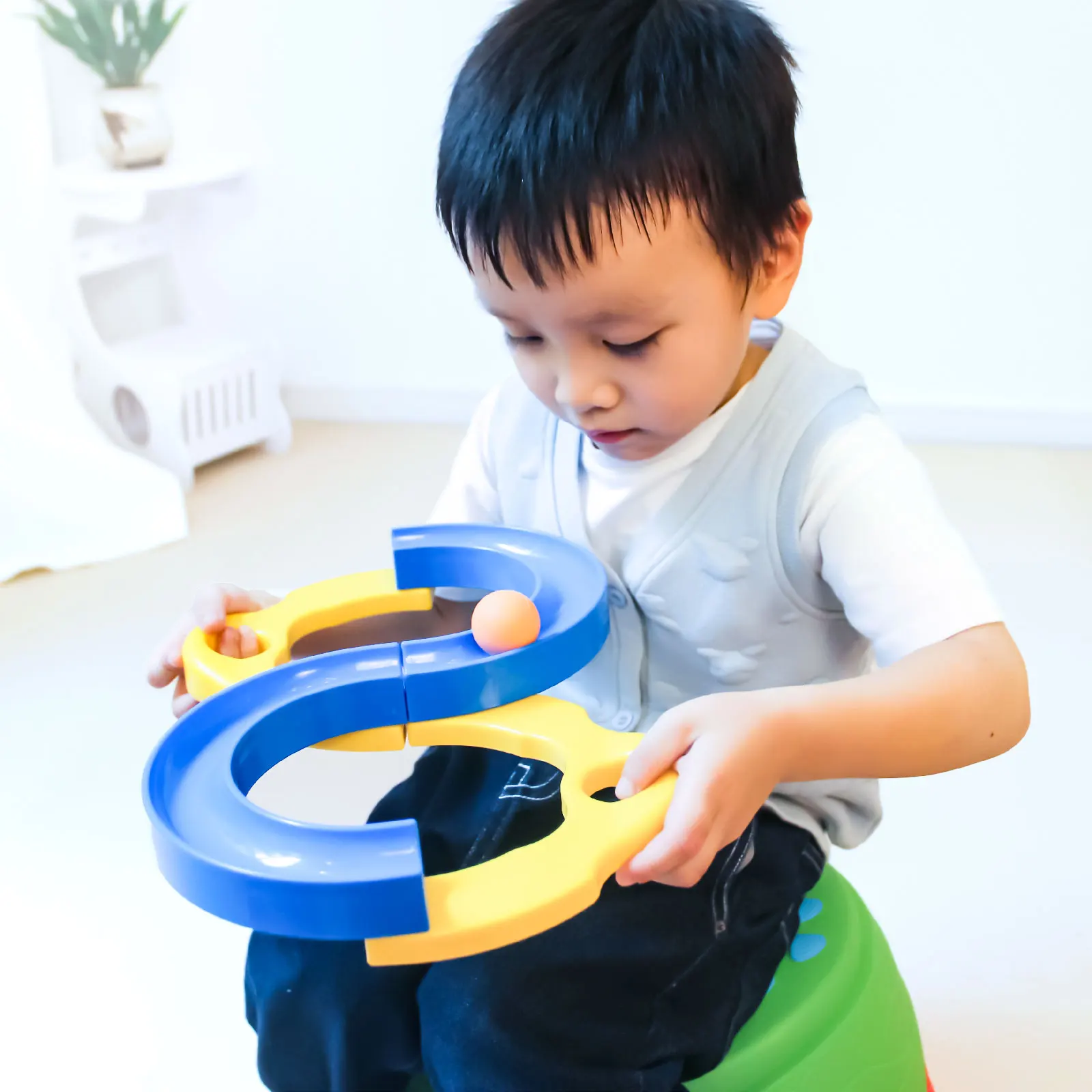 88 Rotating Track Toy for Kids Improved Indoor/Outdoor Home Entertainment Aids Hand-Eye Coordination for Children Family