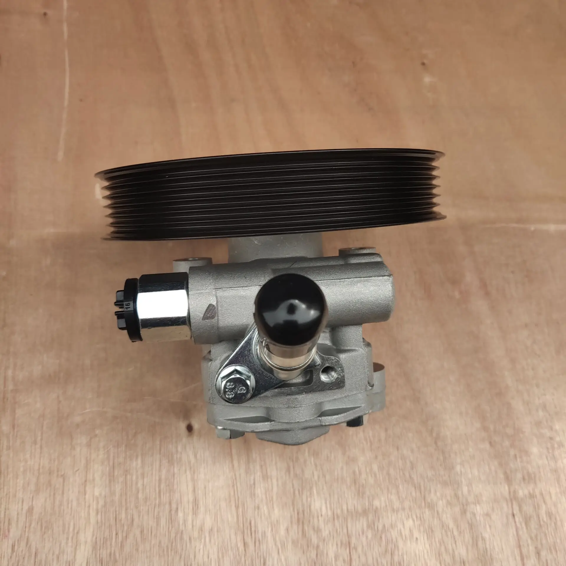 MR992871   4450A173    power steering pump  MITSUBISHI L200 4D56   triton 2.5