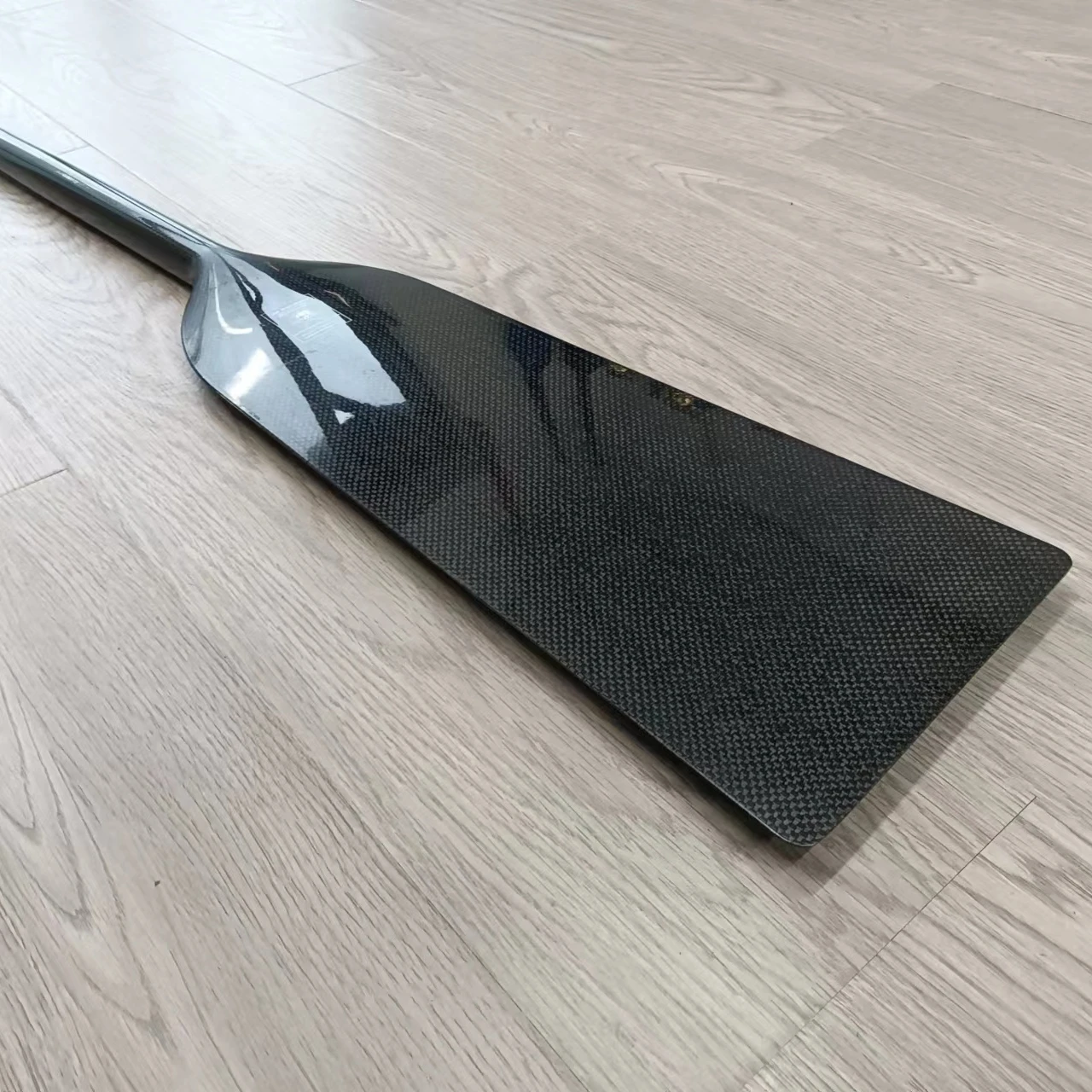 FIXED length integrated dragon oars   with one side water devided blade and anthor side flat.