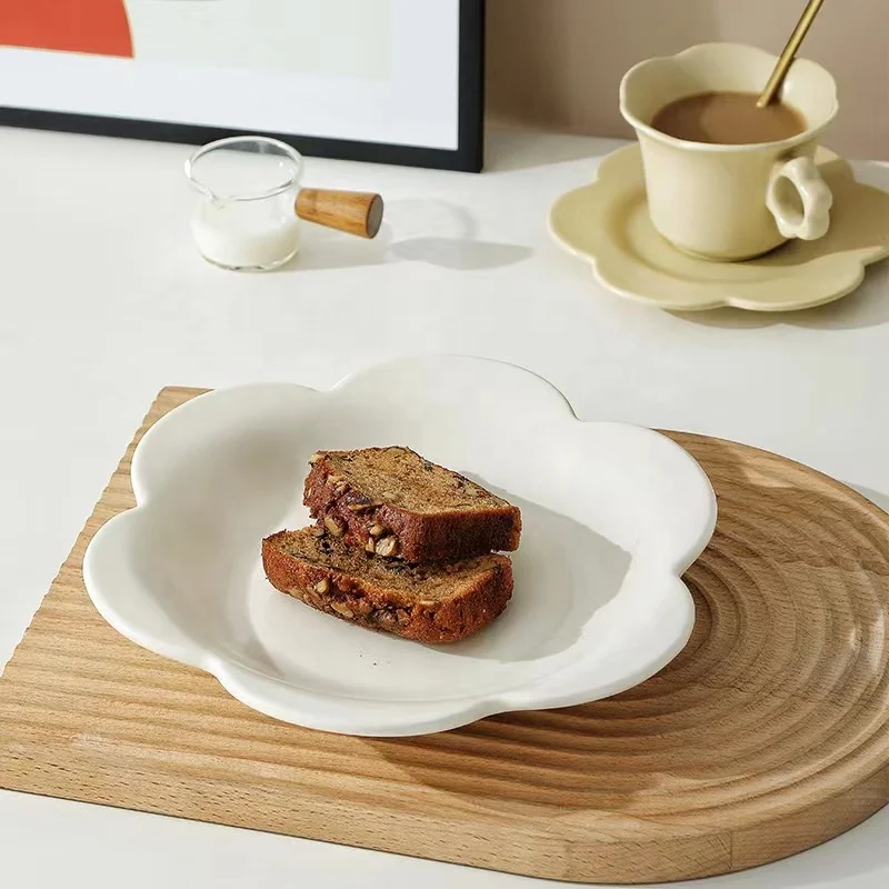 Flower shape 4 pcs porcelain party tableware