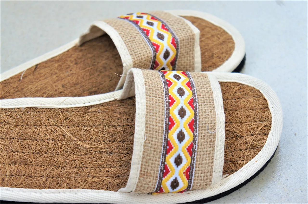 COCONUT SANDALS - Viet Nam Unique Ecofriendly Summer Non-Slip Coconut Sandals for Wholesale