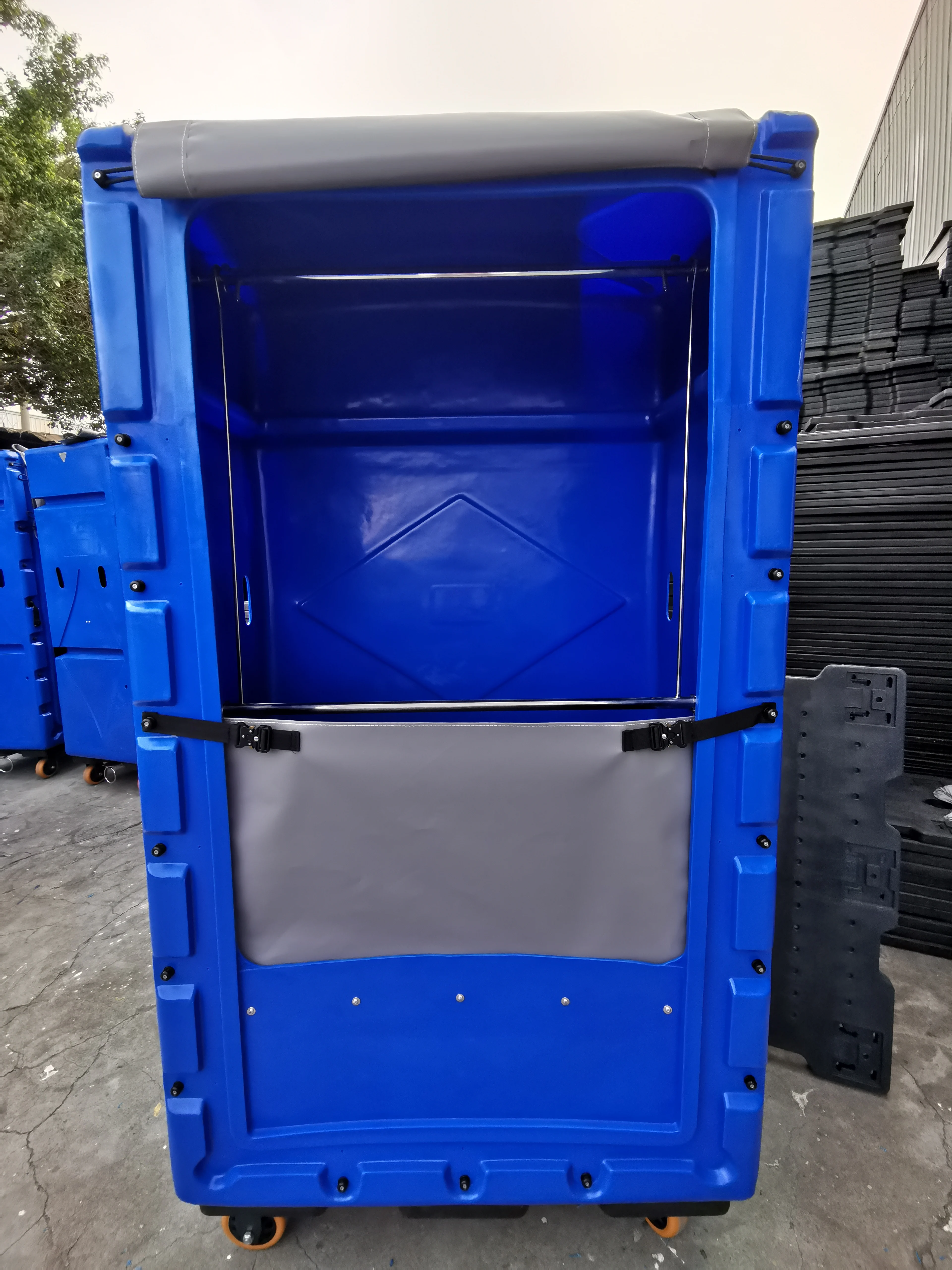 1100L Durable HDPE Plastic Large Capacity Laundry Trolley Laundrycart With PVC Canvas