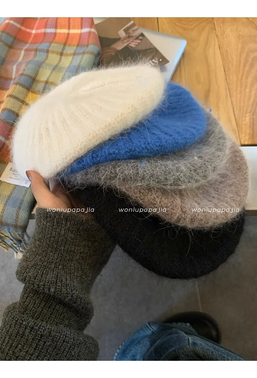 2025 New Arrival Autumn And winter Wool Beret Retro Art Painter Hat Windproof Warm Simple Vintage Beret Hat For Women